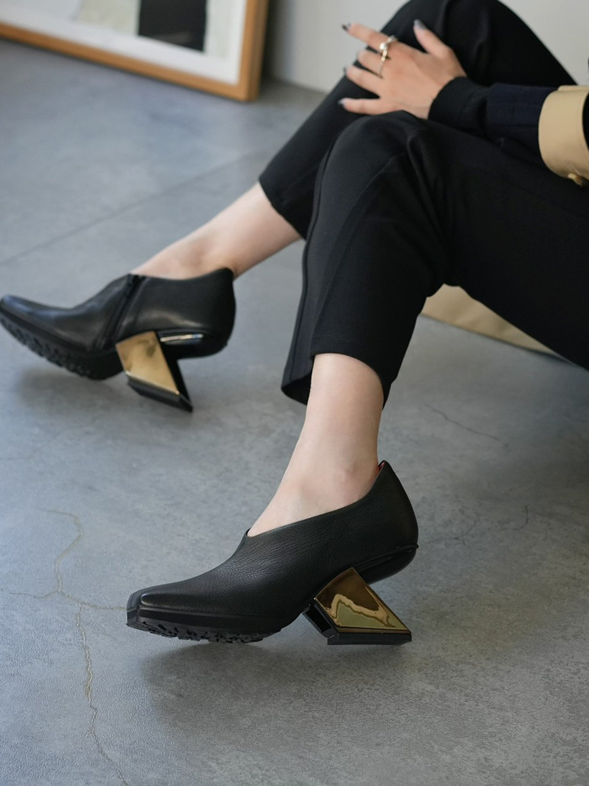 537067 スクエア・メタルヒールブーティ