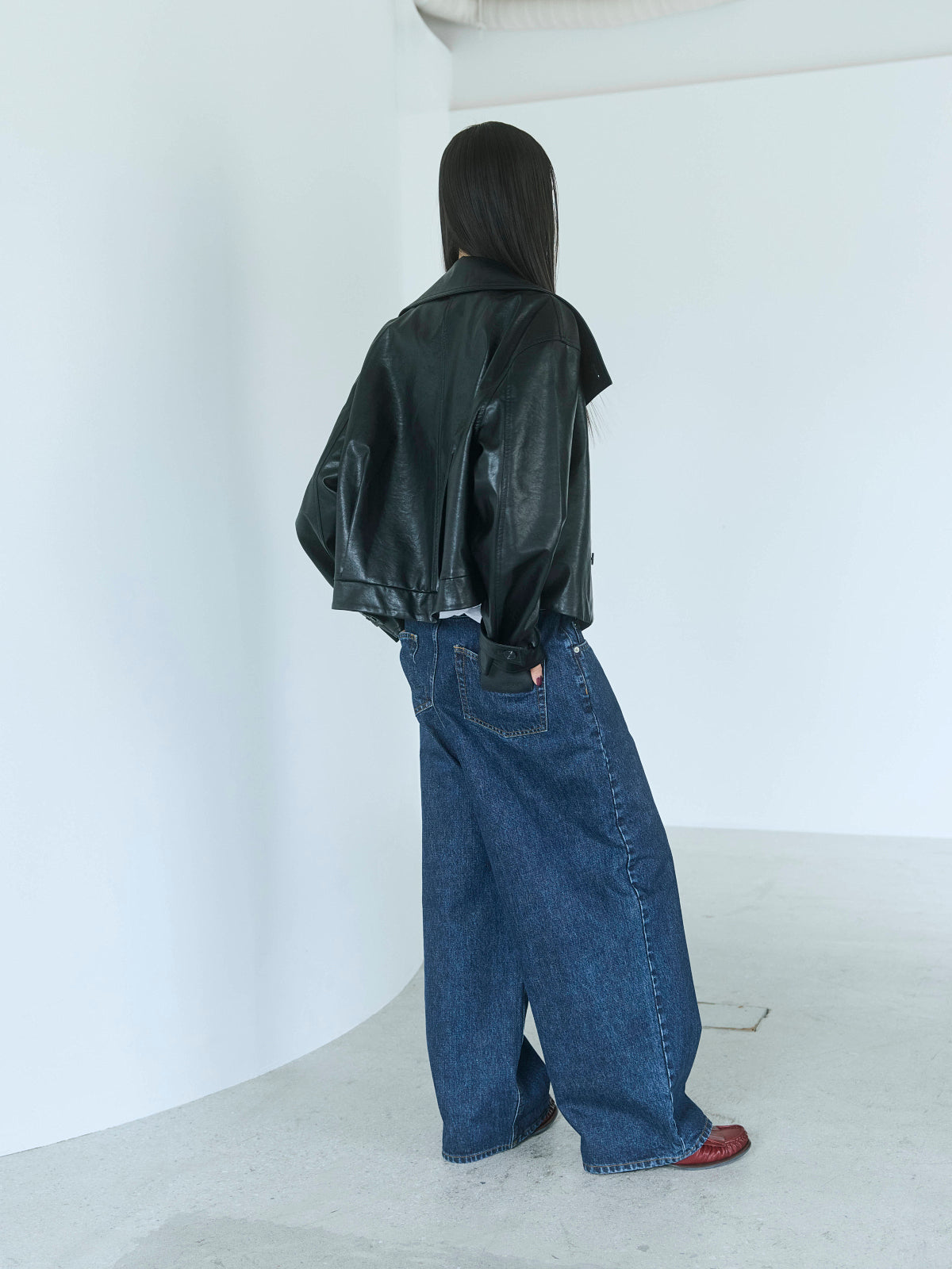 560414 Drop crotch wide denim