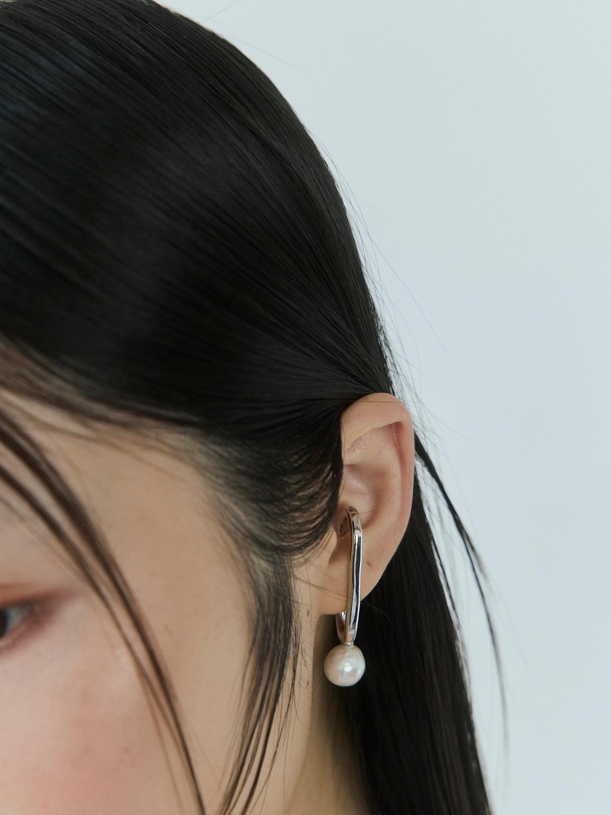 560246 décor ear cuff