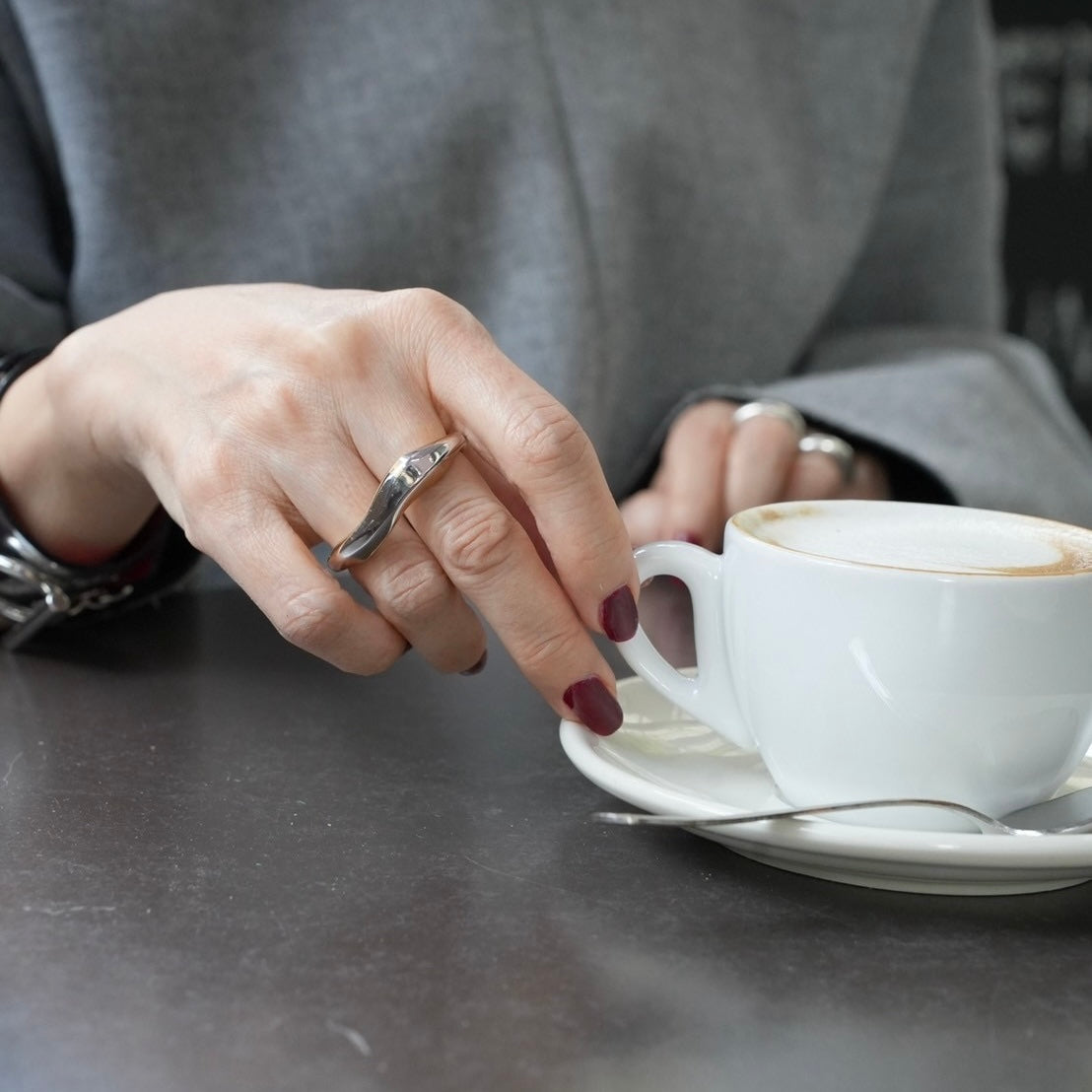 540261 Two finger ring