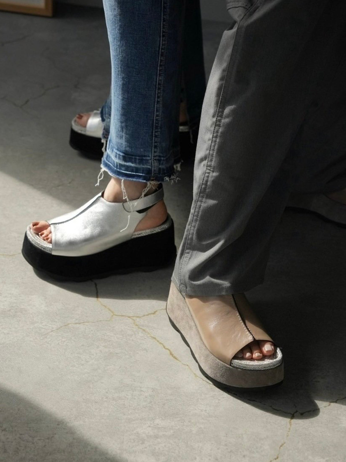 542181 Volume sole jute sandals