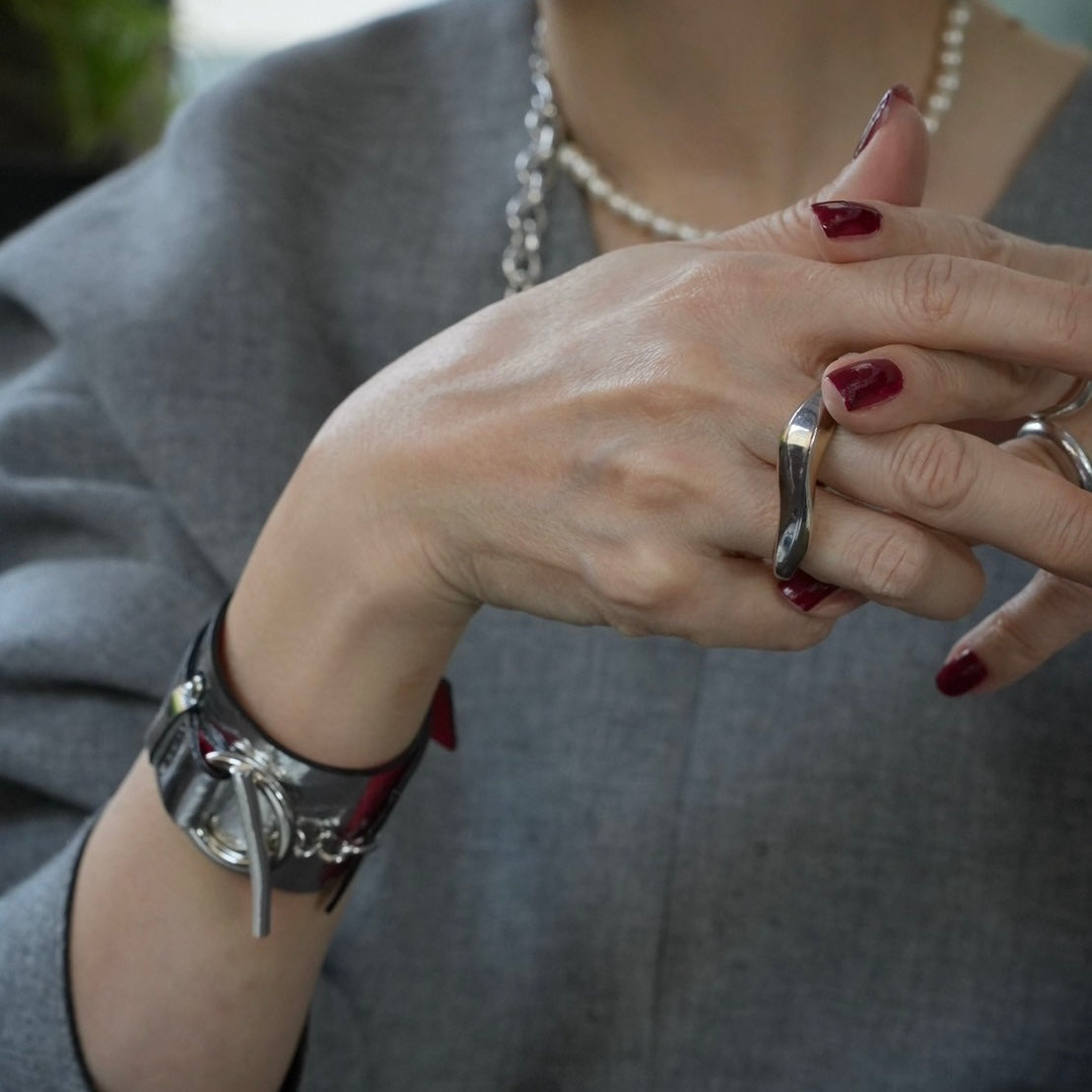 540261 Two finger ring