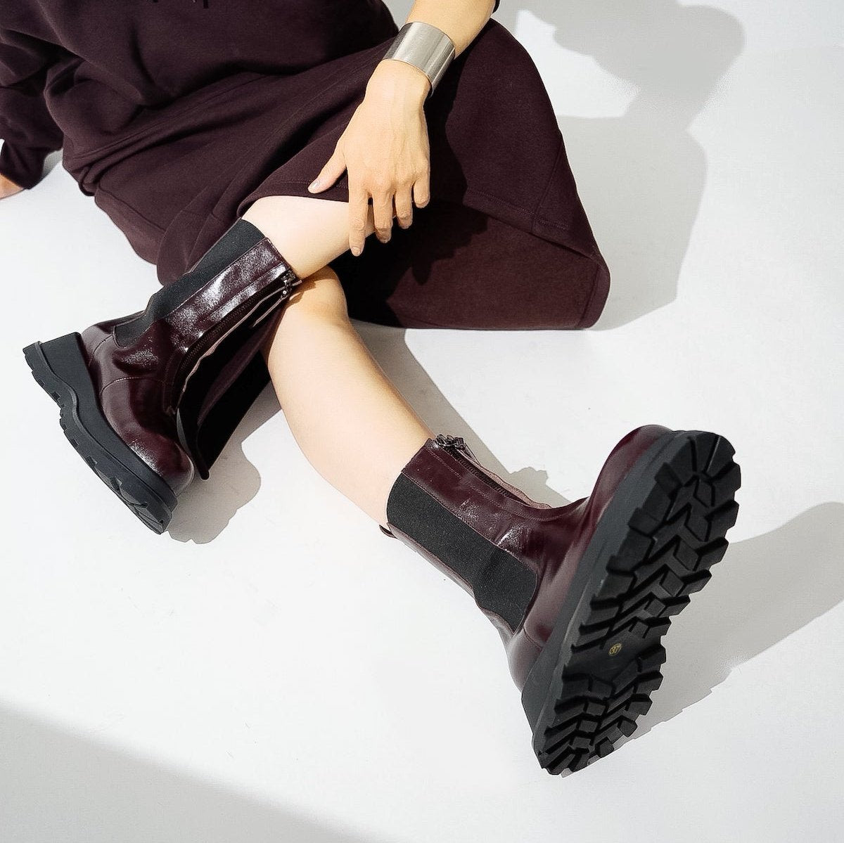 527052 Volume sole side gore boots