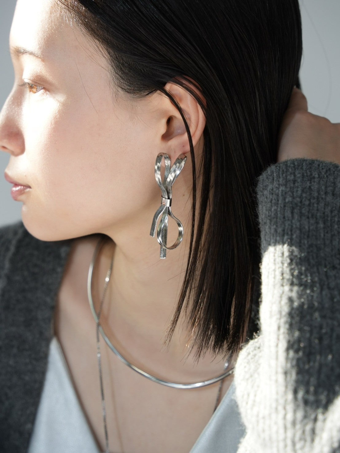 550286 metal ribbon earrings