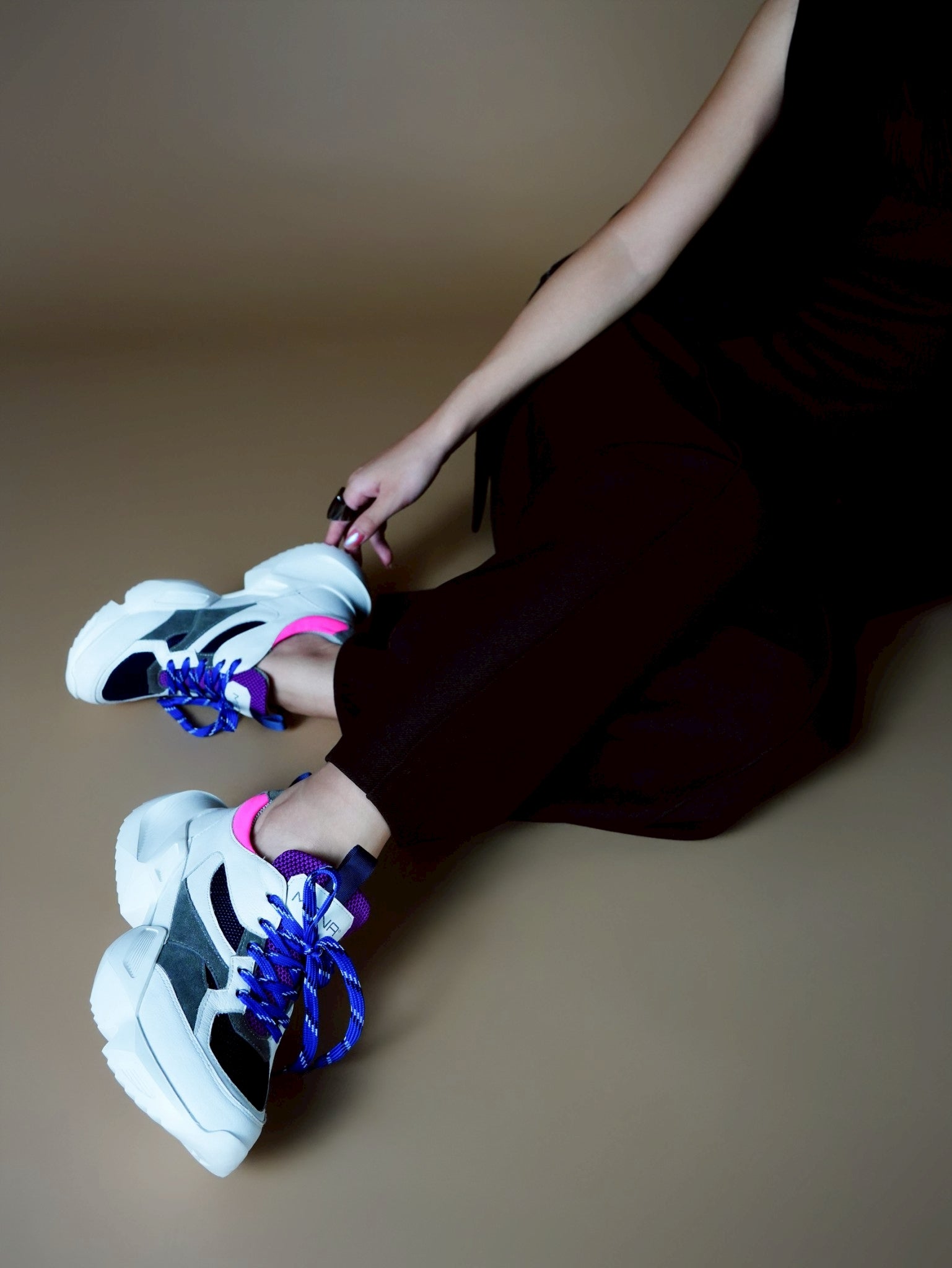 556094 Multi-material sneakers