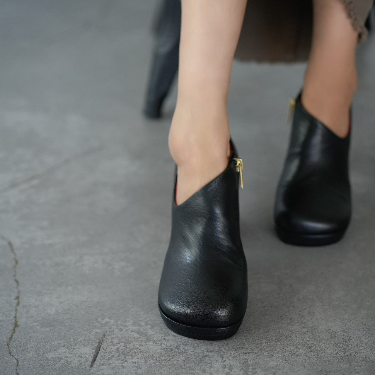 537069 ラウンドトゥ・アシメカットブーティ