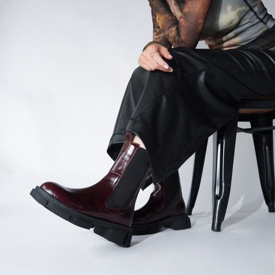 518029 Thick-soled side gore boots