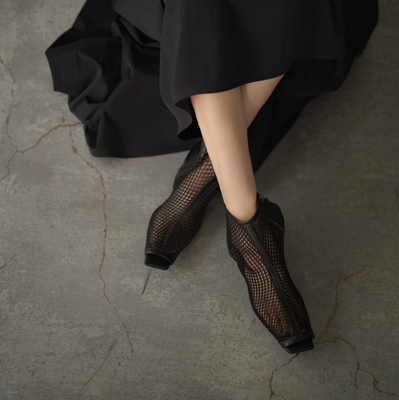 547081 Mesh boots