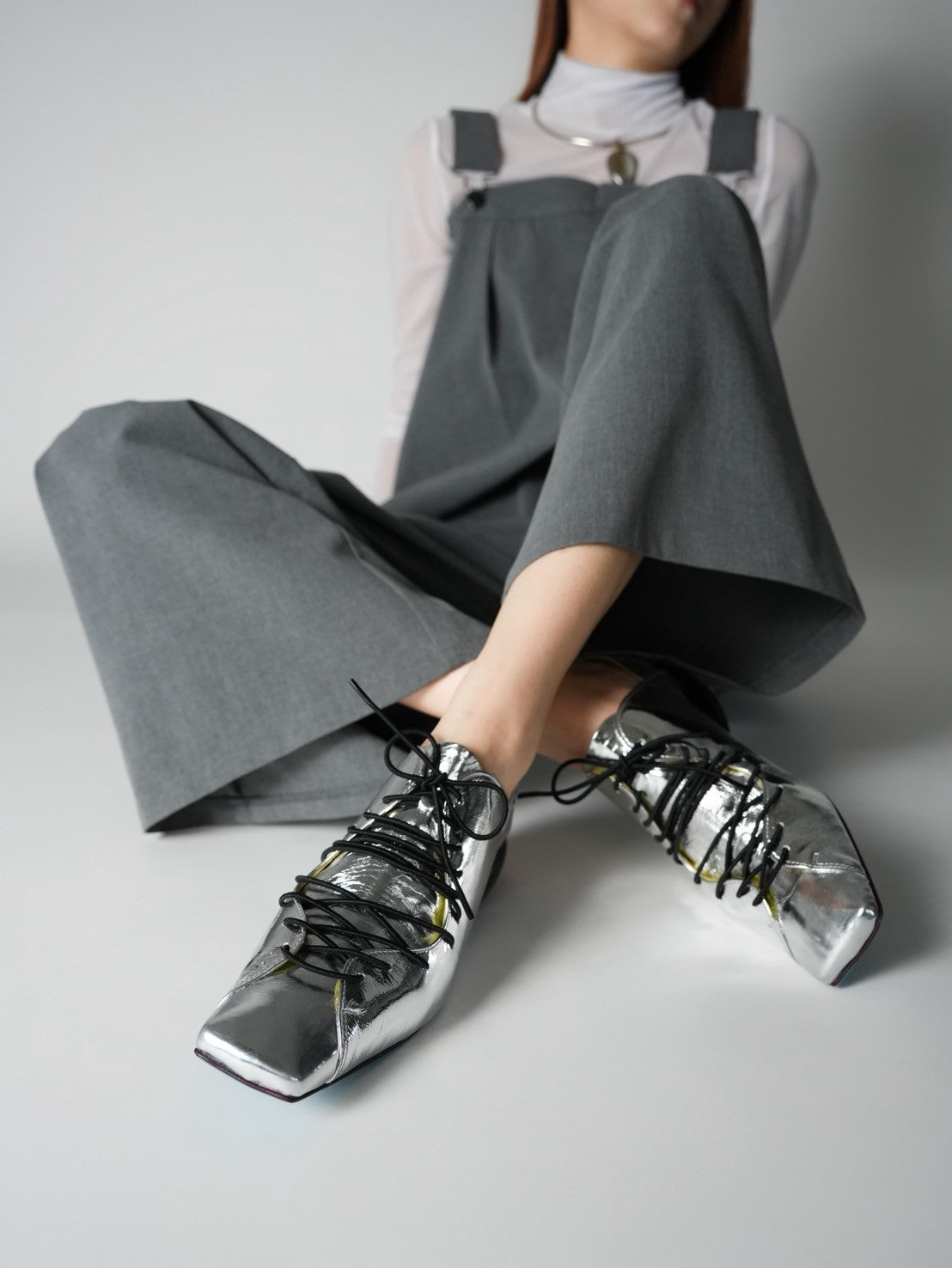 511098 10-hole lace-up pumps