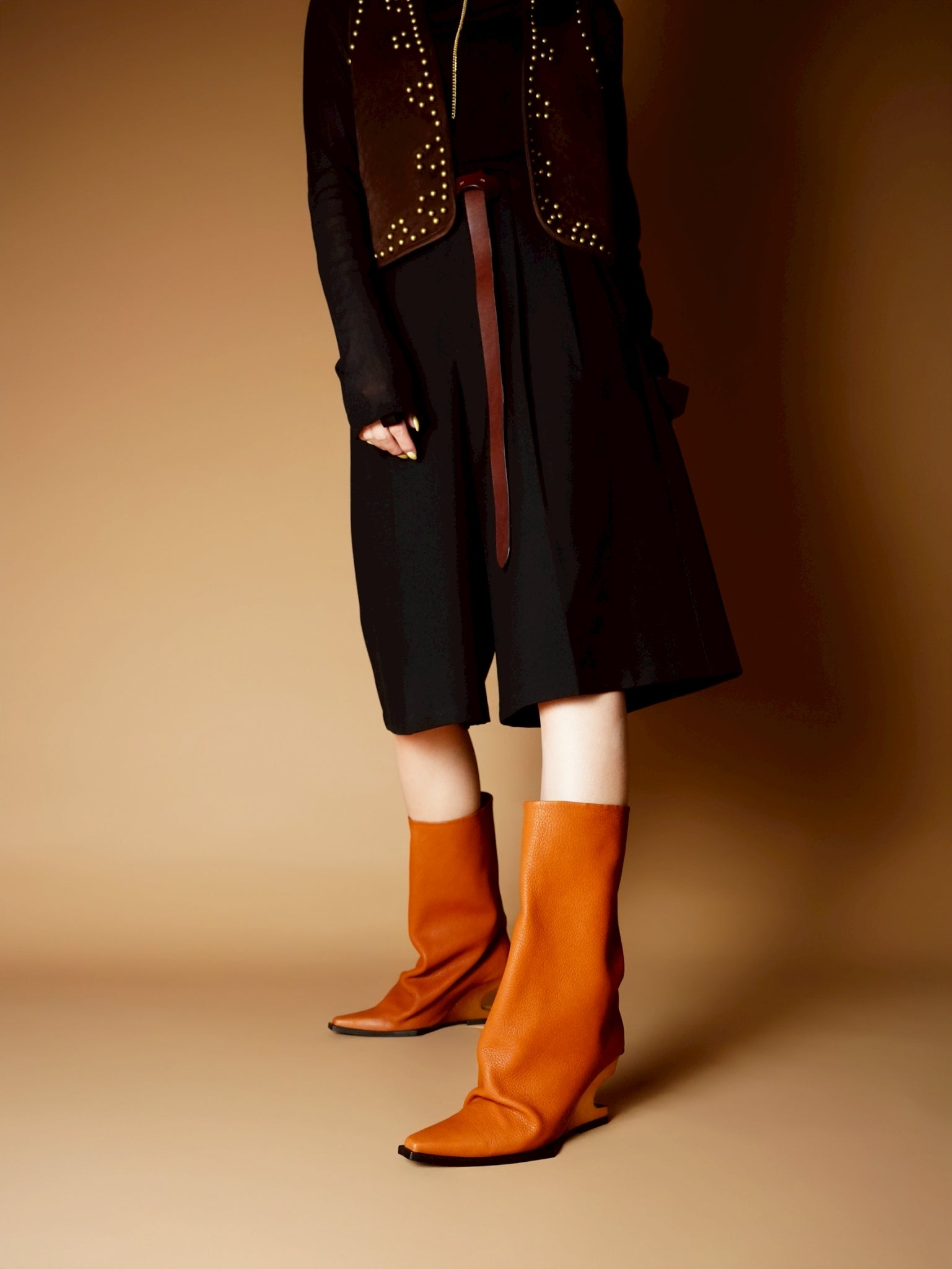558034 Loose silhouette half boots