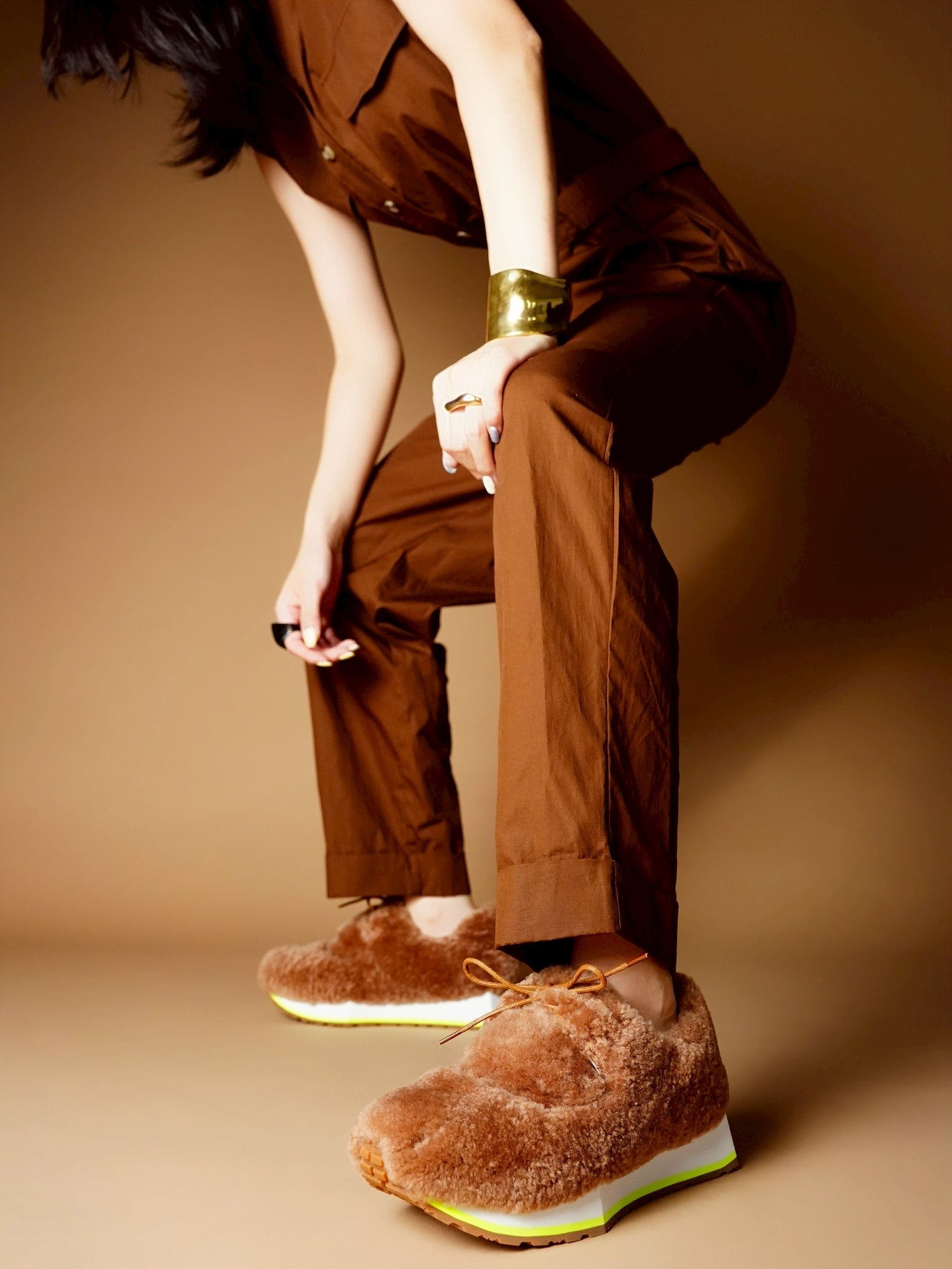 546086 Sheep fur sneakers