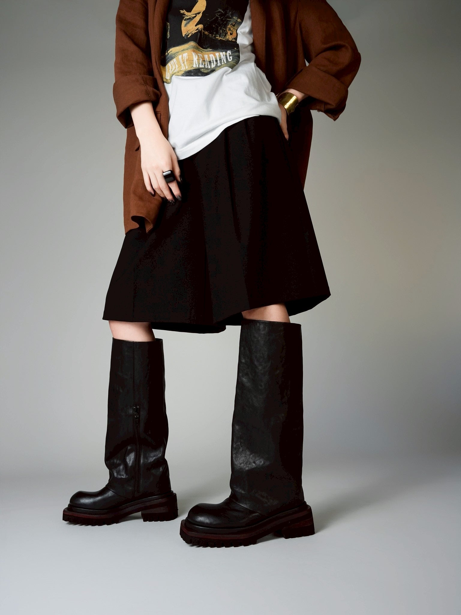 559023 Vintage loose long boots