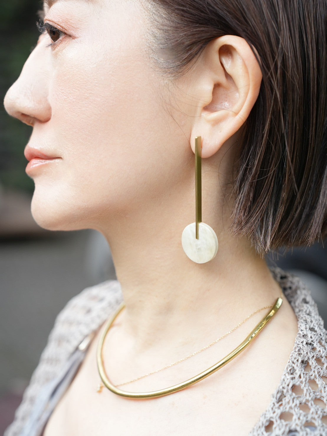 550269 buffalo horn plate earrings