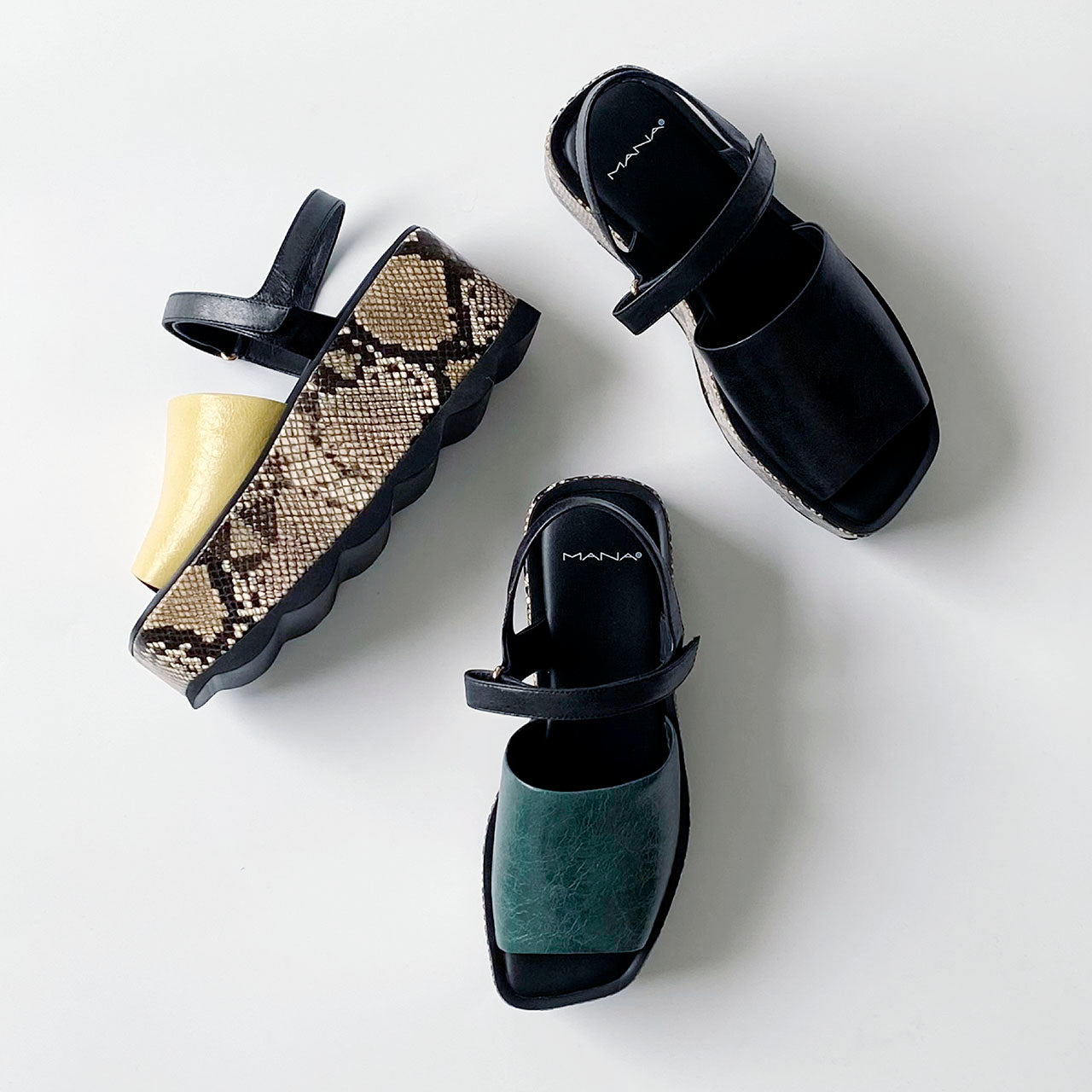 532158 Platform sandals