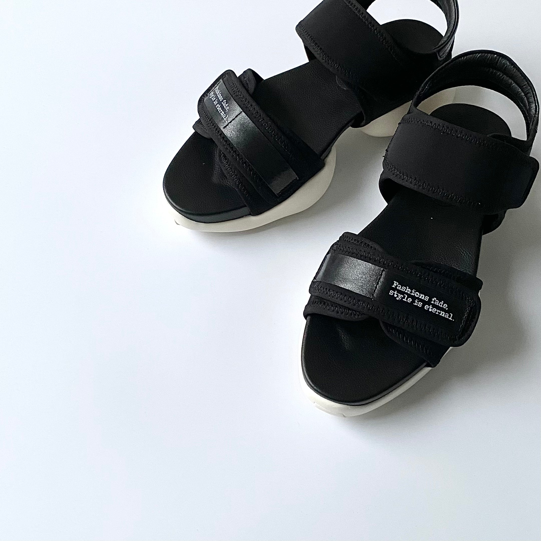 522151 Velcro sandals