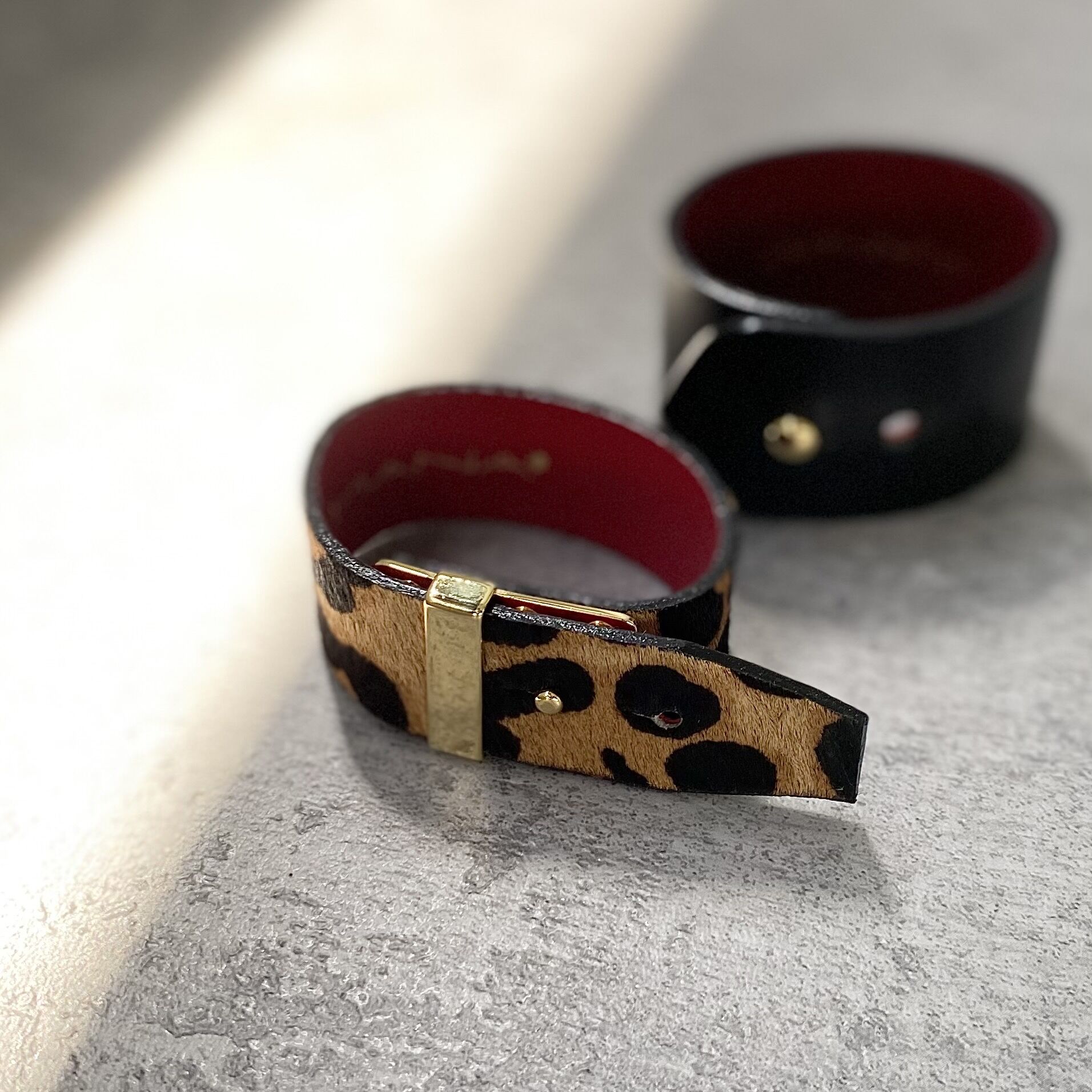 510025 Slim leather bangles
