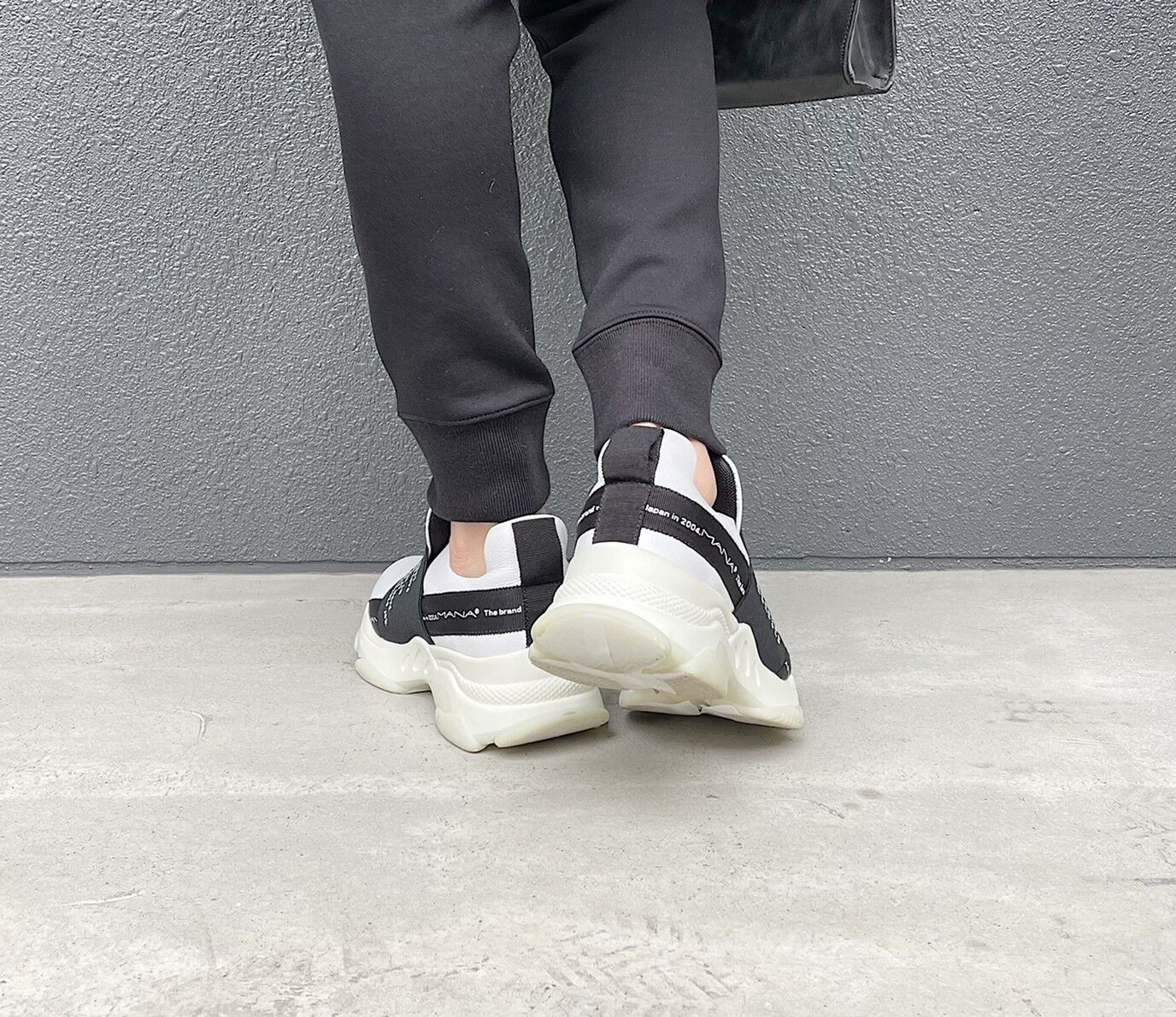 516063 タイプライト・スニーカー