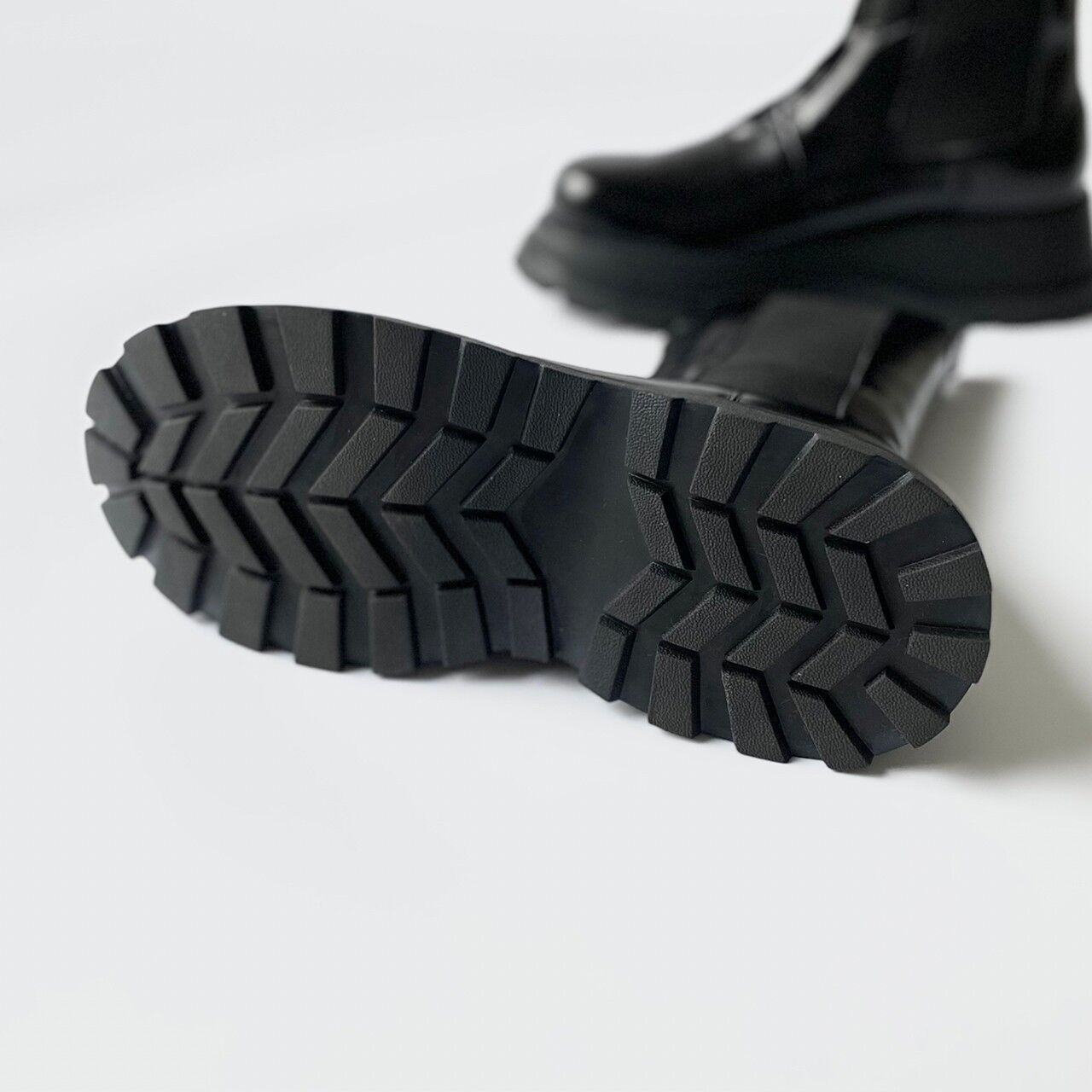 527052 Volume sole side gore boots