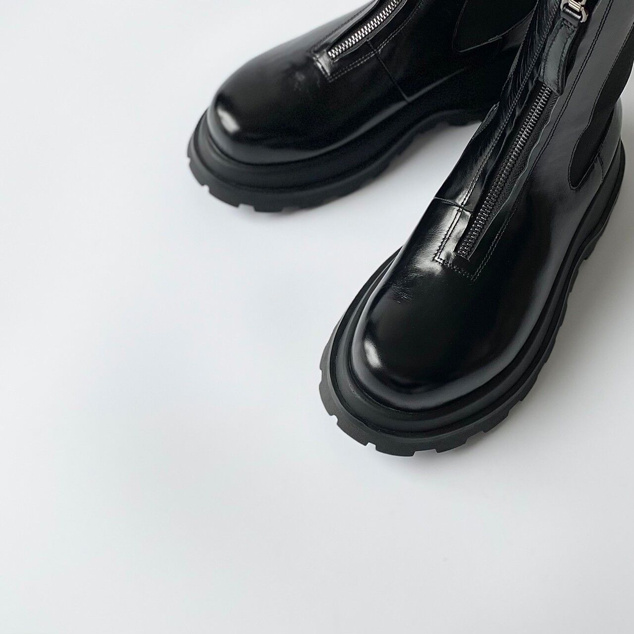 527052 Volume sole side gore boots