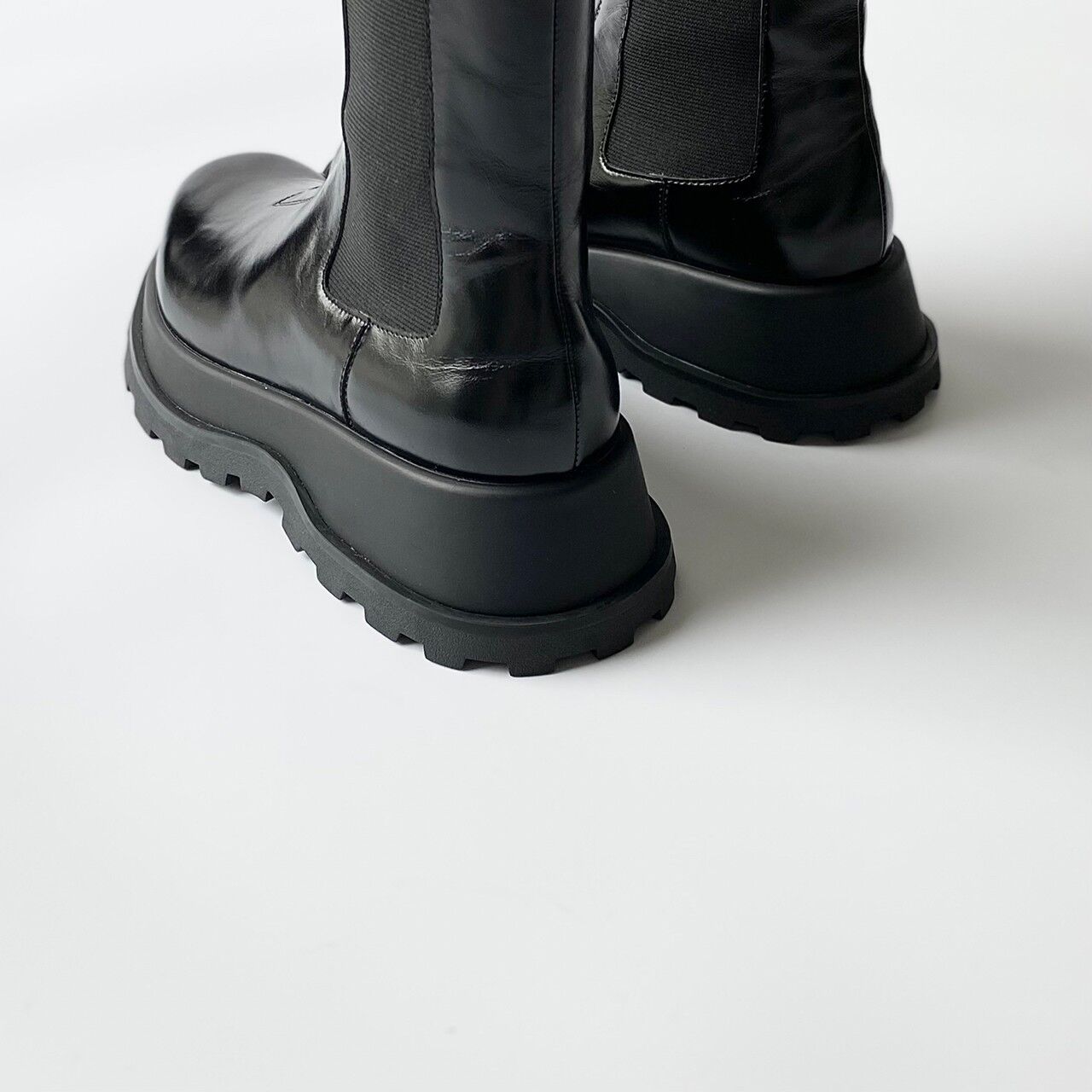 527052 Volume sole side gore boots