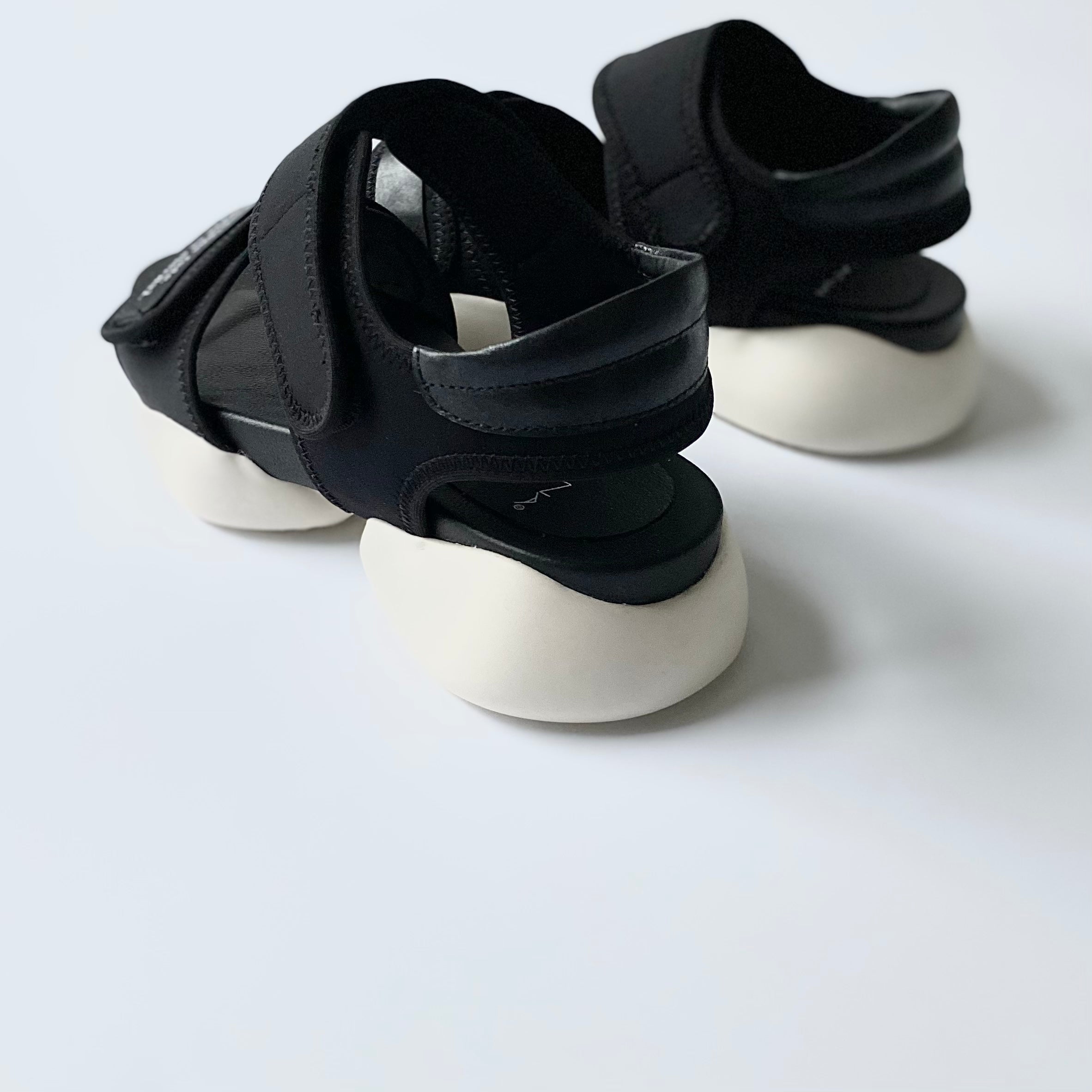 522151 Velcro sandals