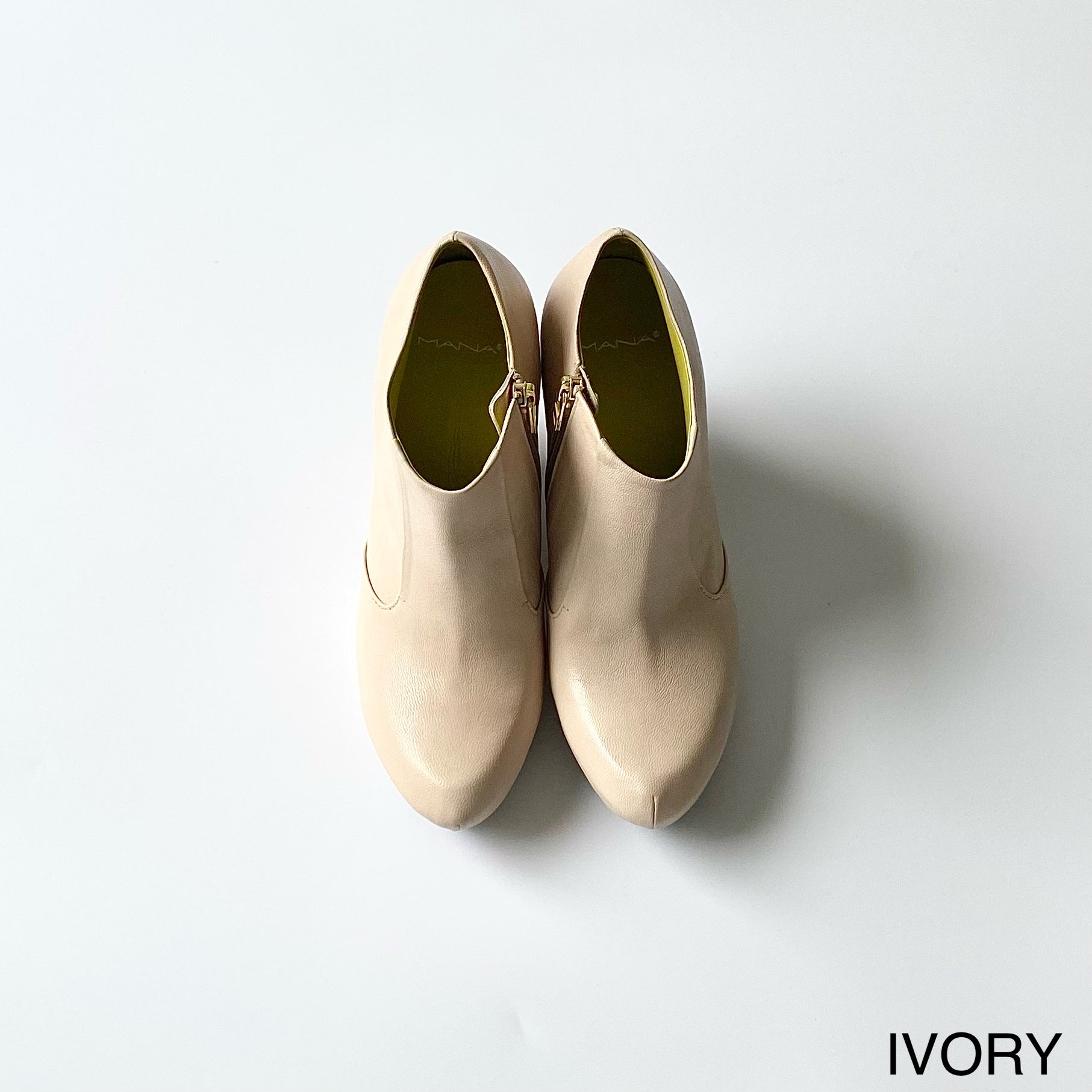 537062 Block heel booties
