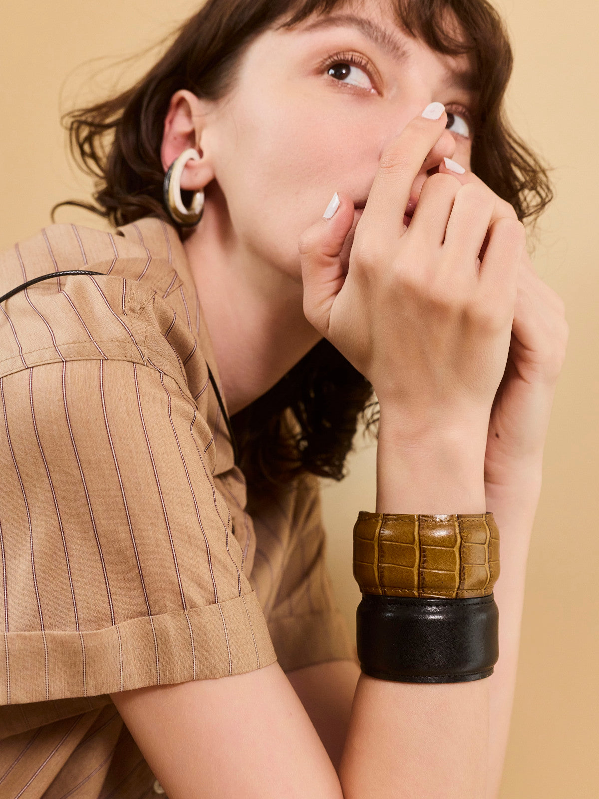 560230 lether cuff banngle