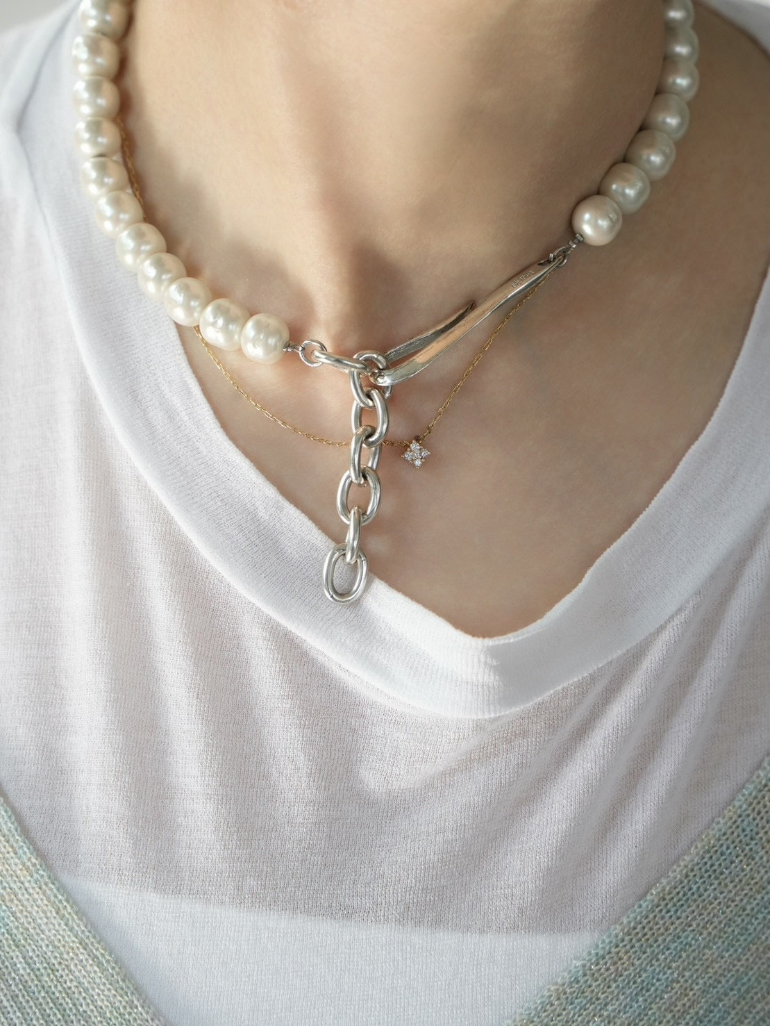 560222 hook décor necklace