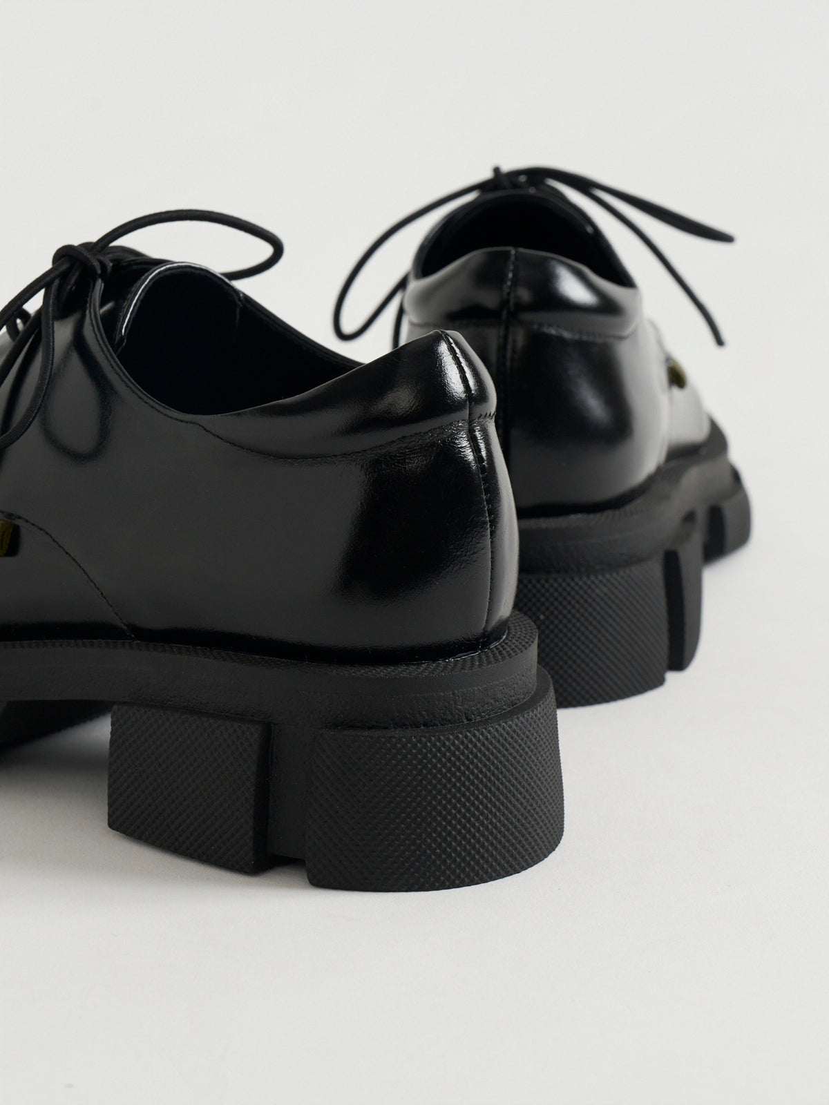 501070 Volume sole lace-up shoes