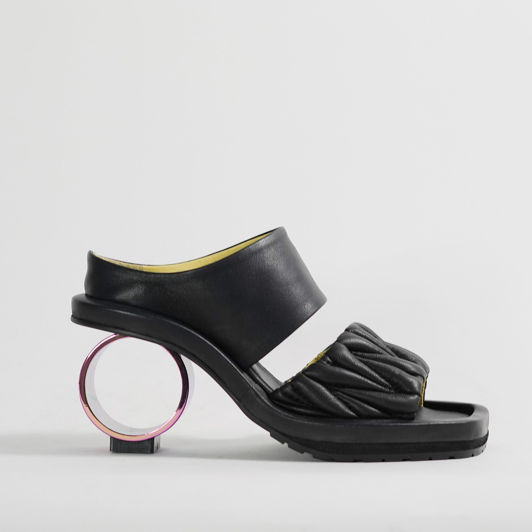 542171 Circle heel padded sandals