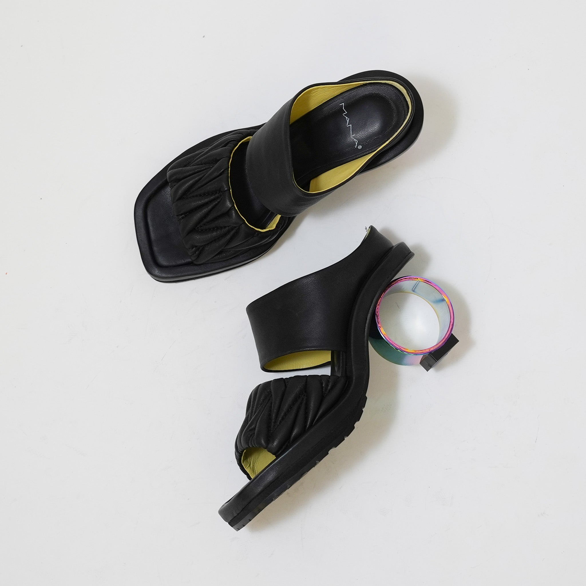 542171 Circle heel padded sandals