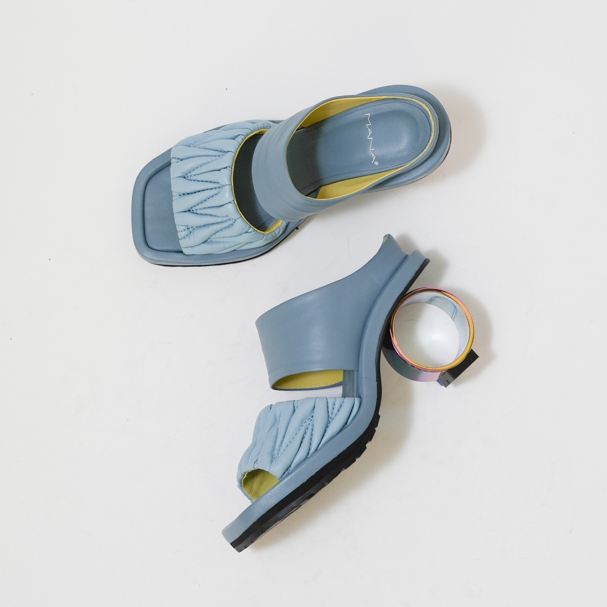 542171 Circle heel padded sandals