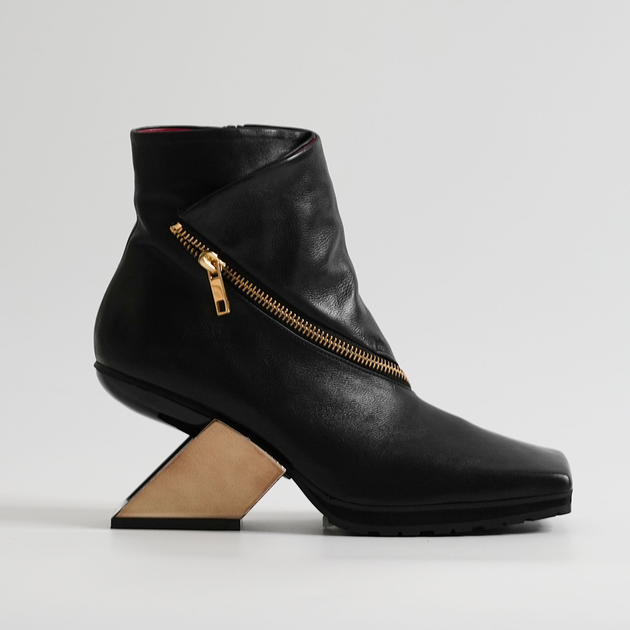 537068 Square metal heel side zip boots