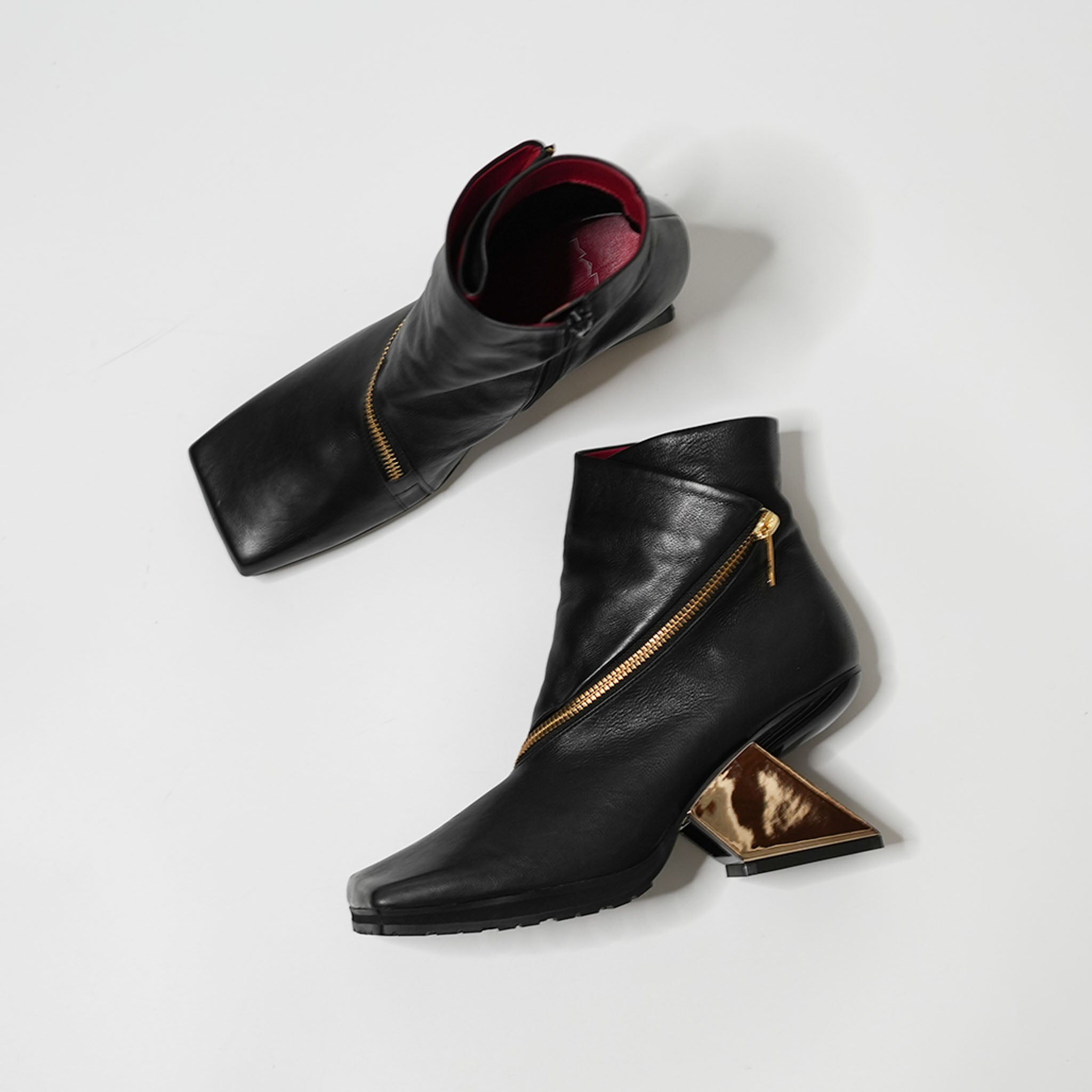 537068 Square metal heel side zip boots