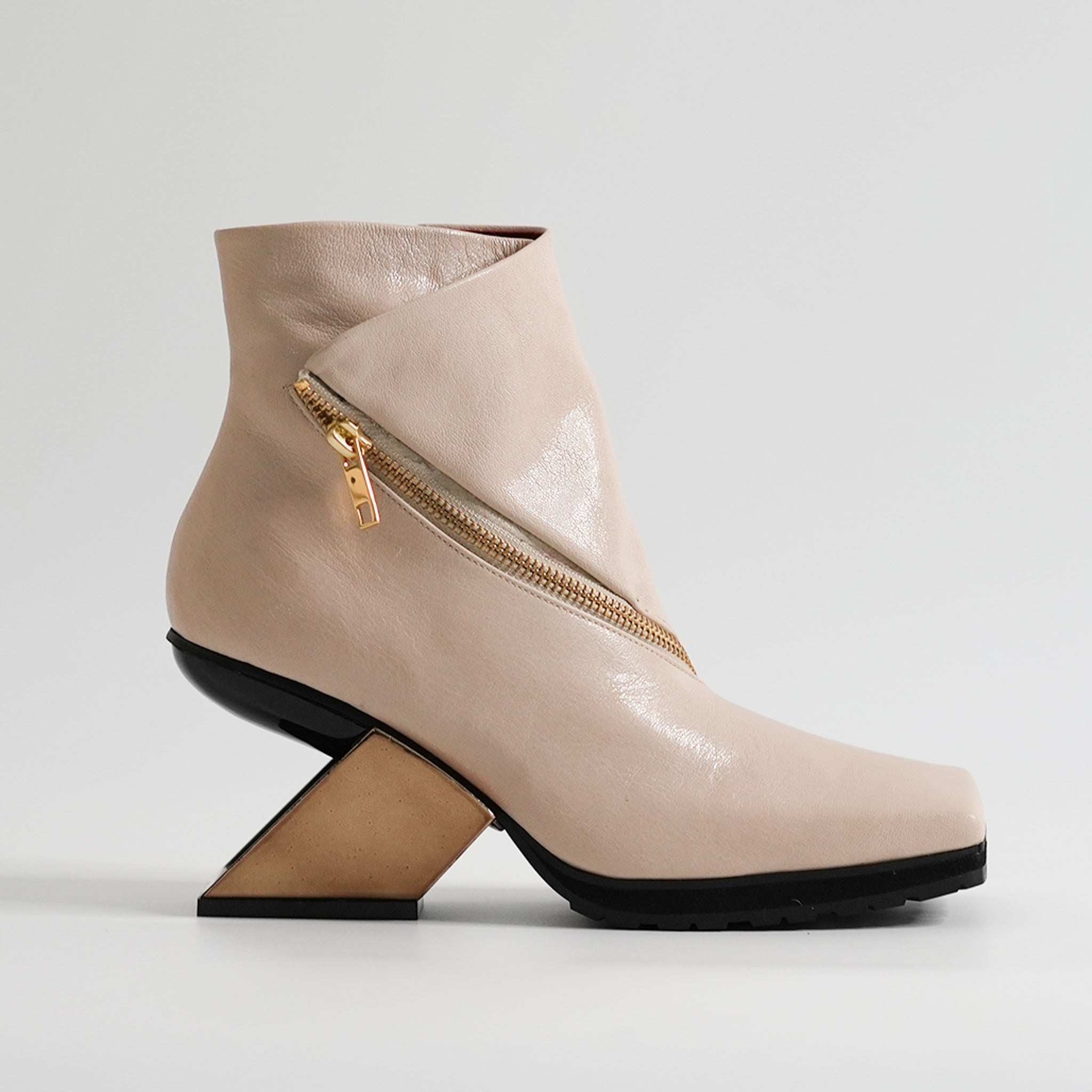 537068 Square metal heel side zip boots