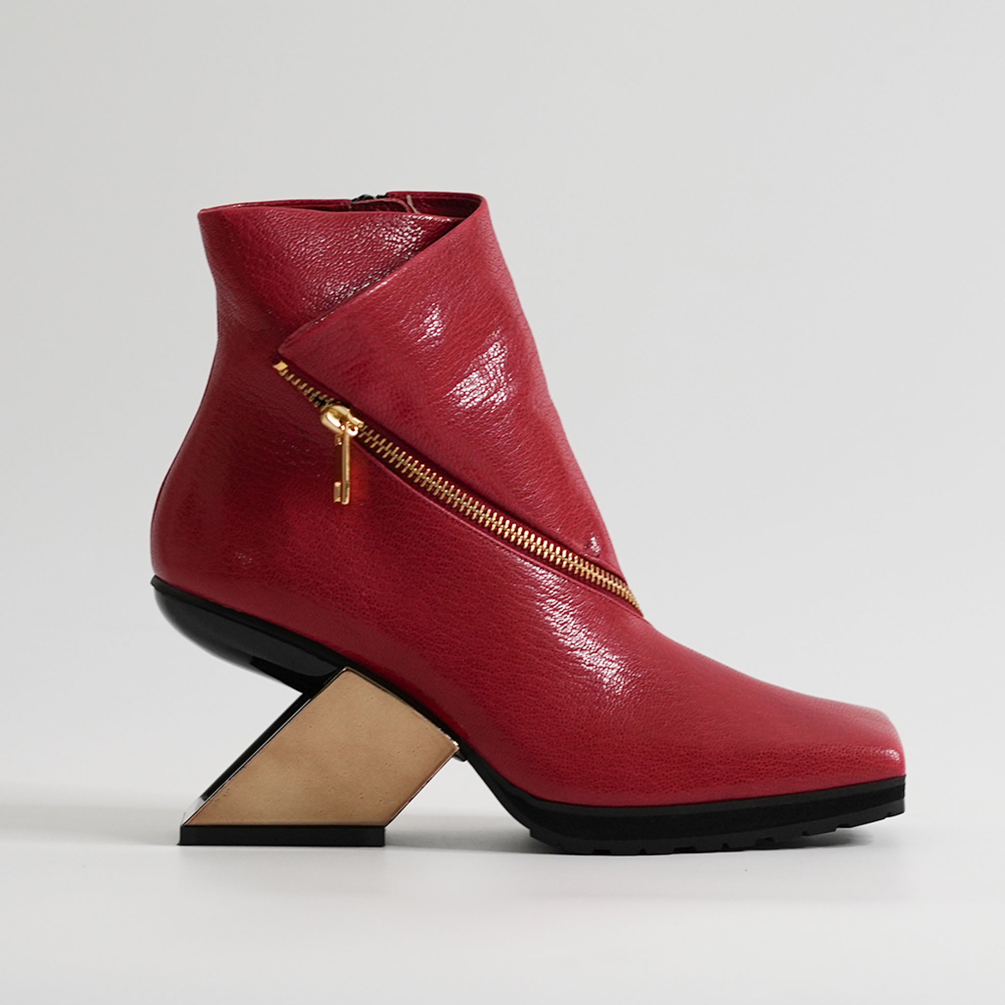 537068 Square metal heel side zip boots