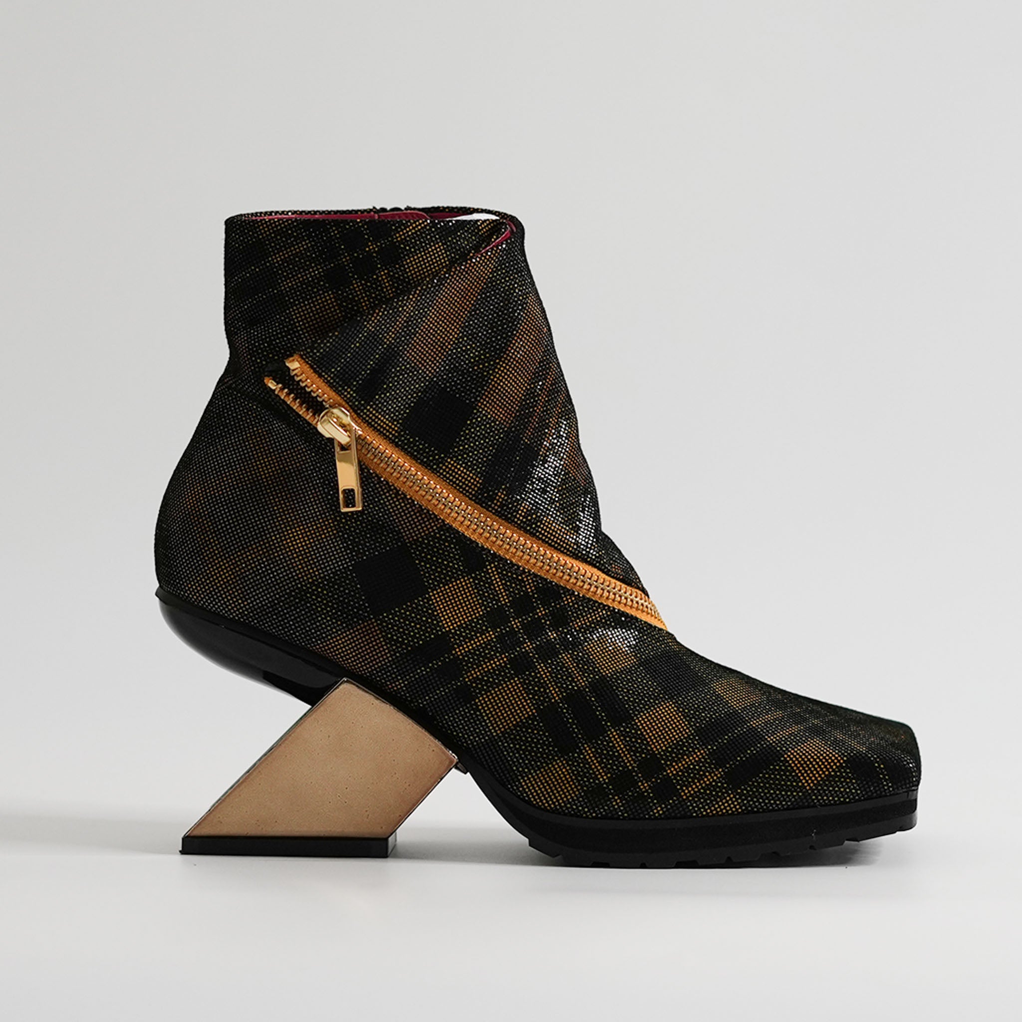 537068 Square metal heel side zip boots