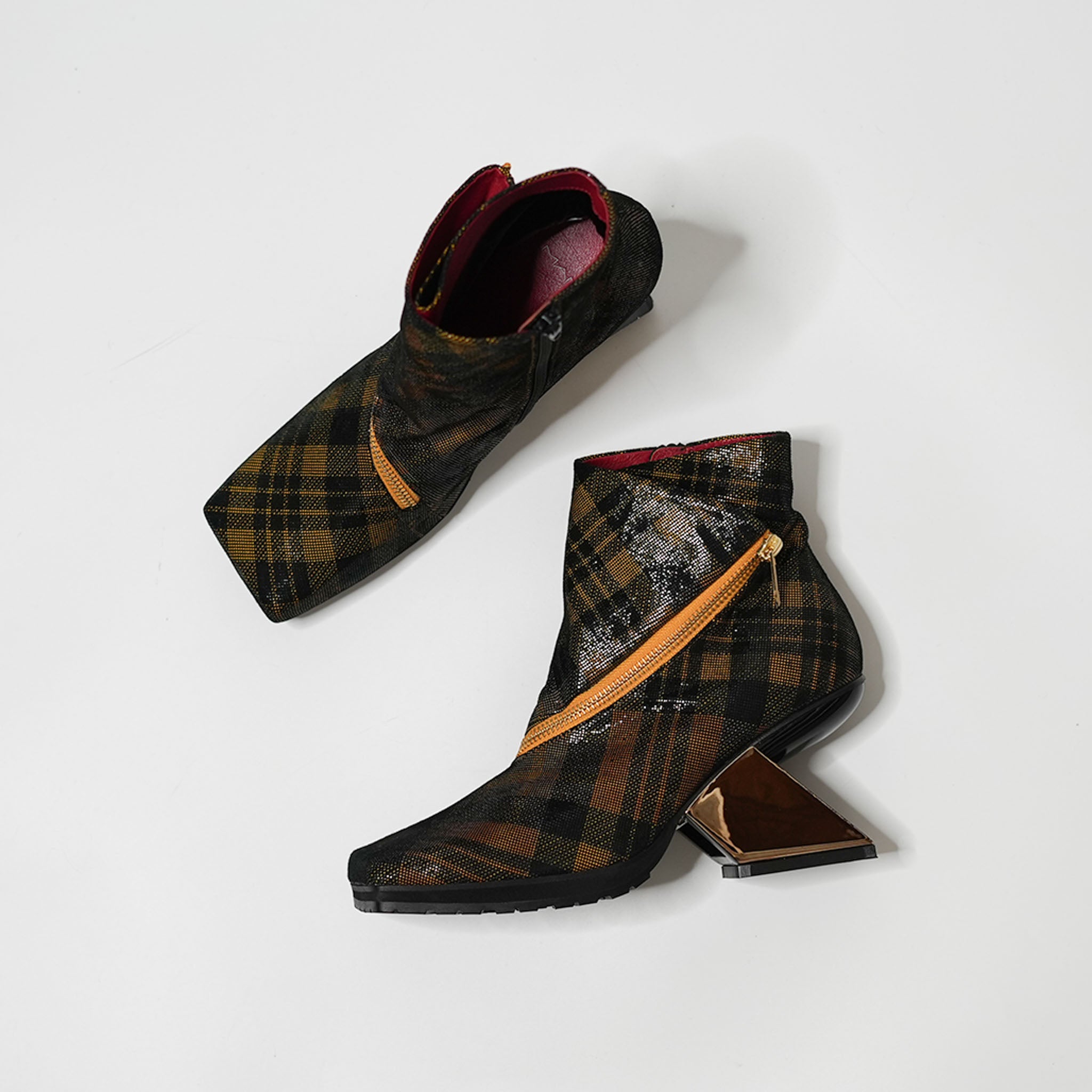 537068 Square metal heel side zip boots