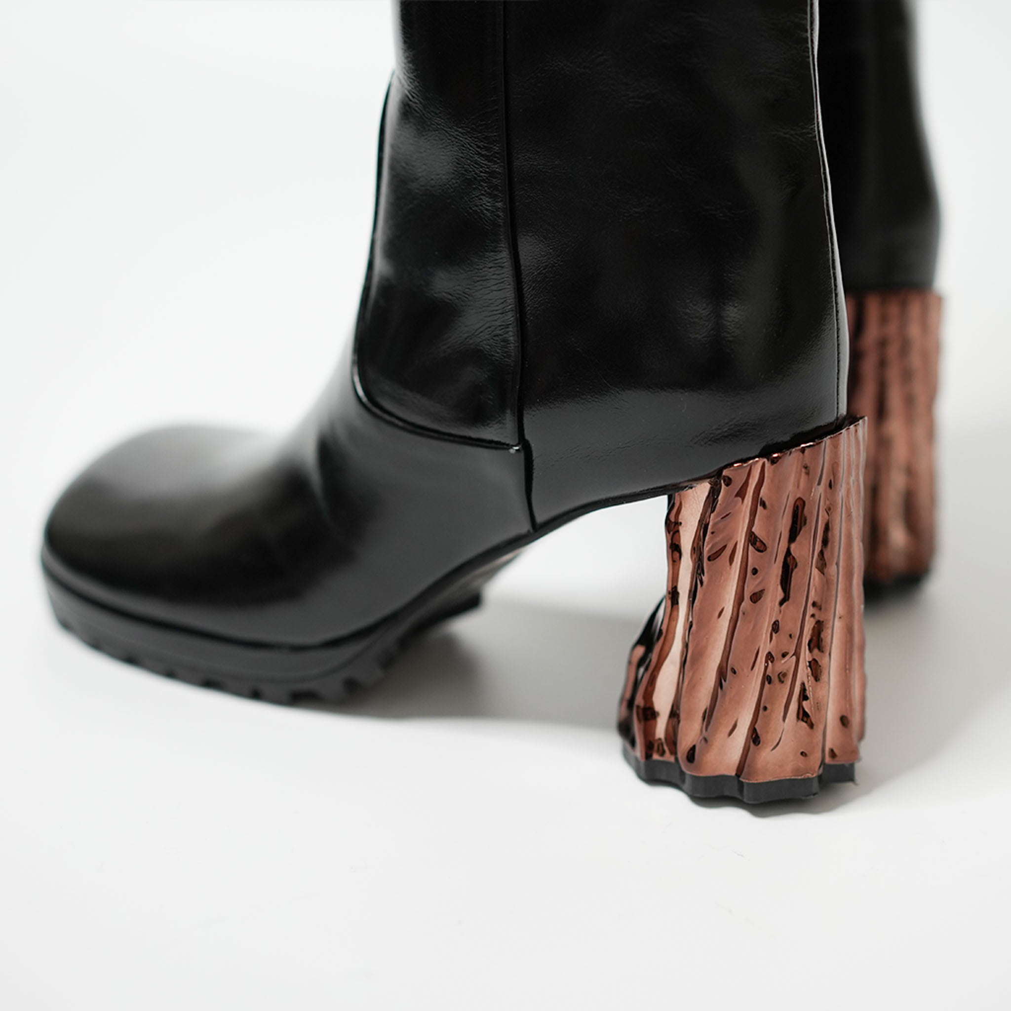 539020 Round toe long boots