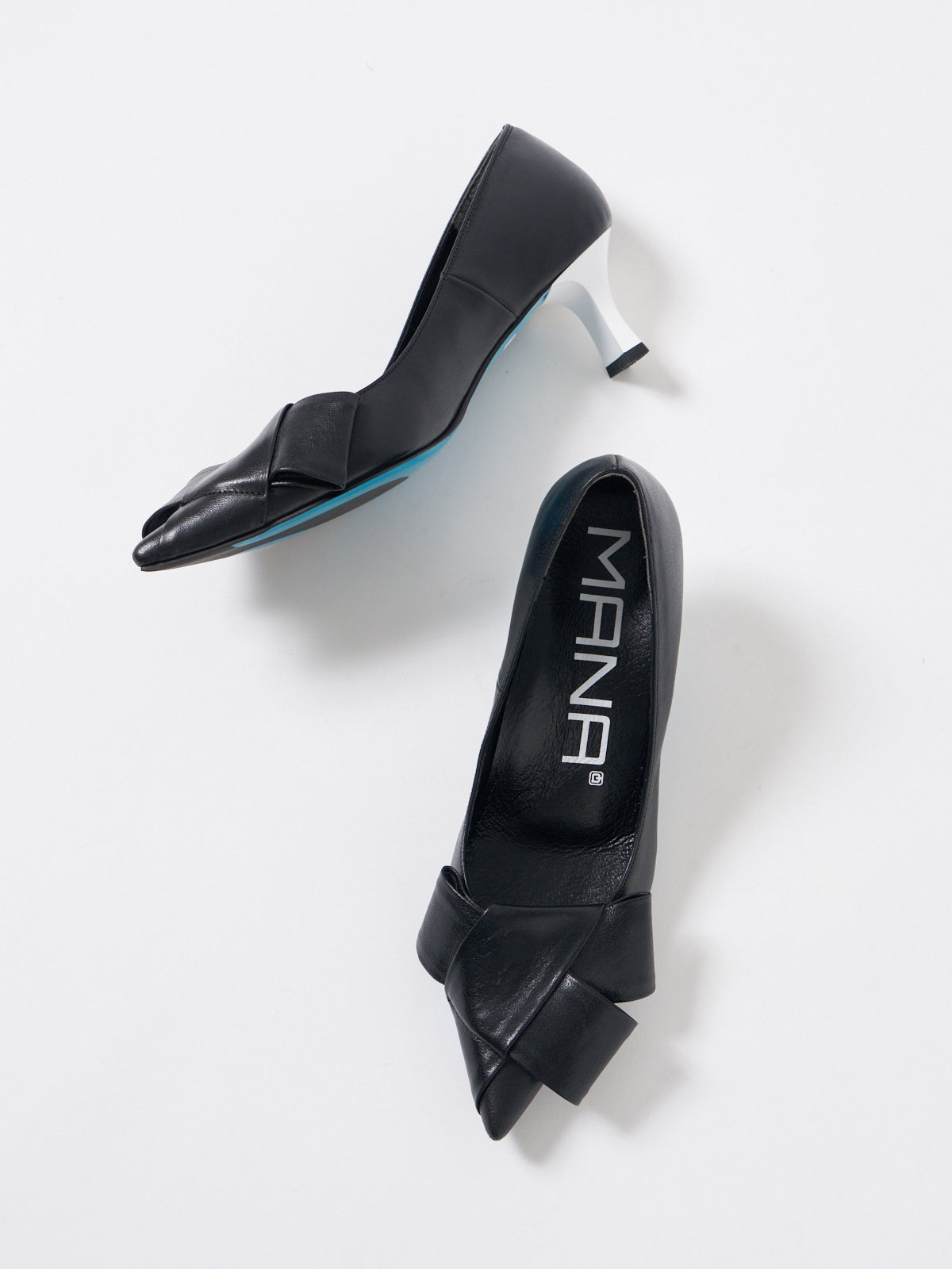 541177 Ribbon motif pumps