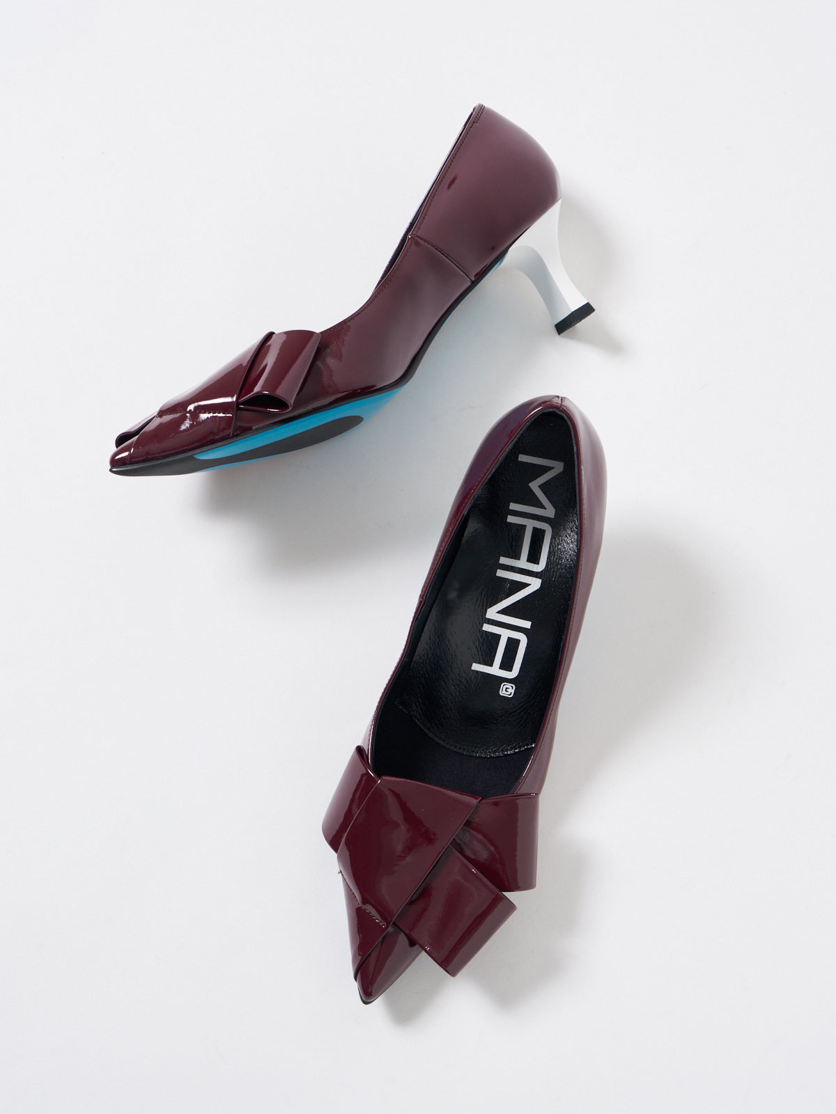 541177 Ribbon motif pumps