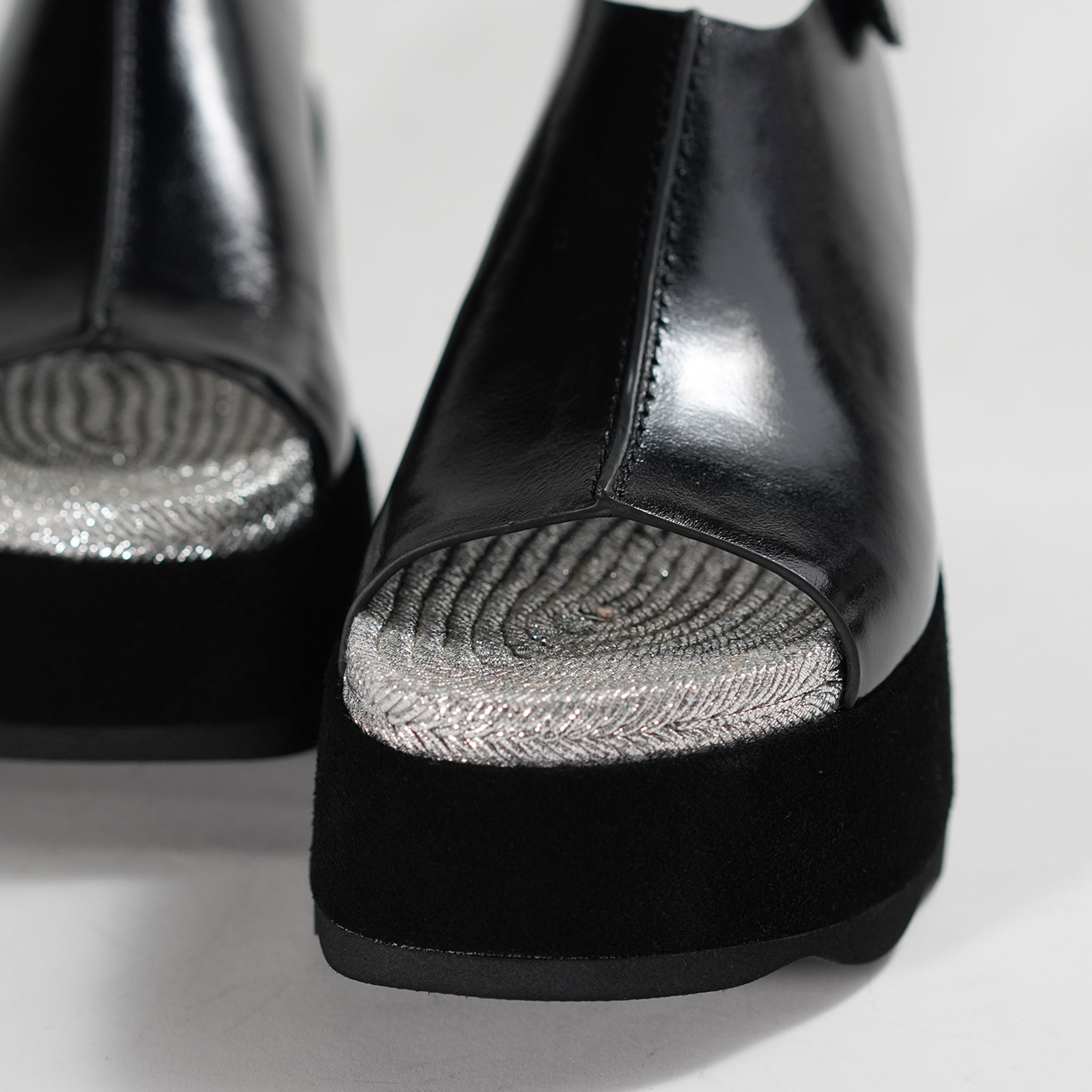 542181 Volume sole jute sandals