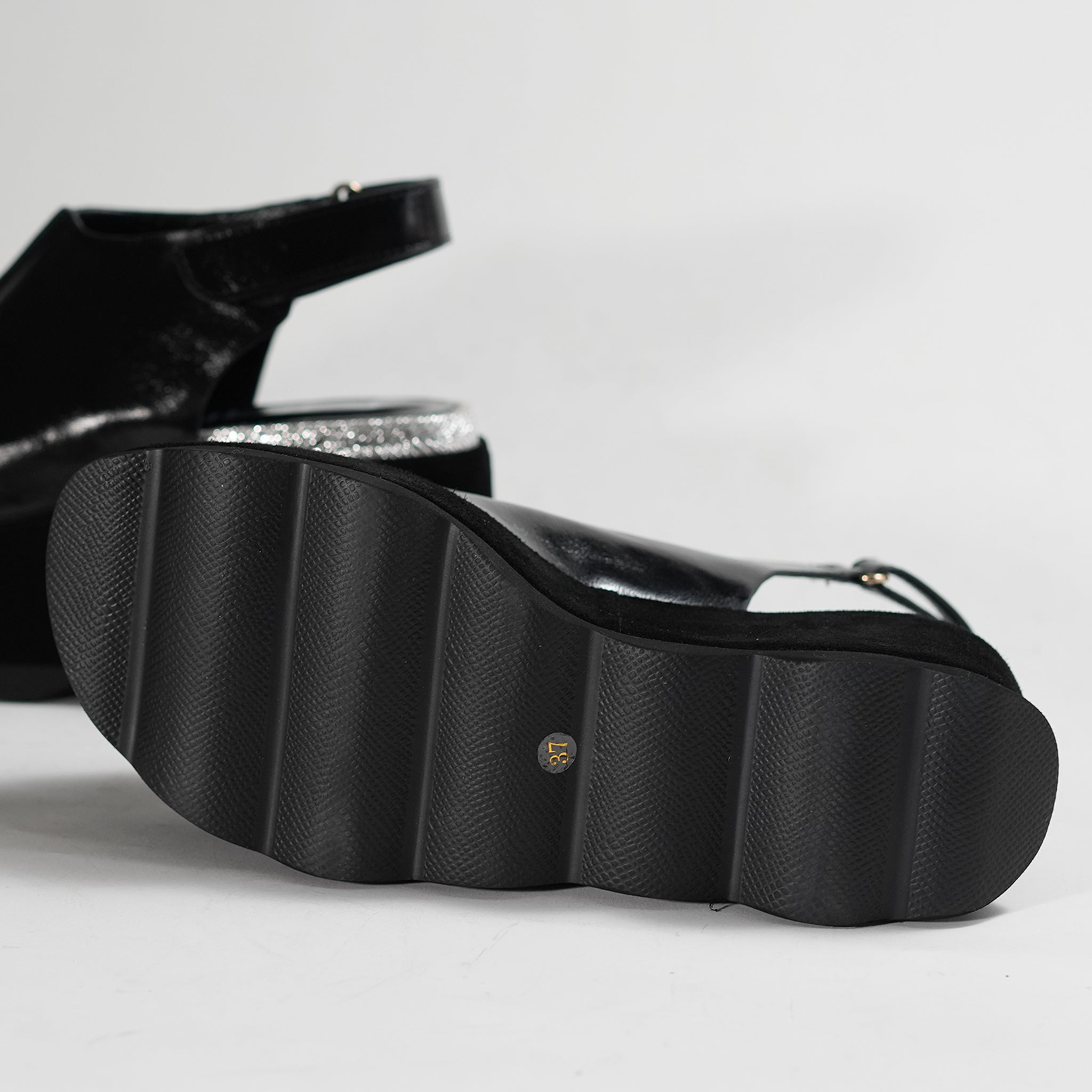 542181 Volume sole jute sandals