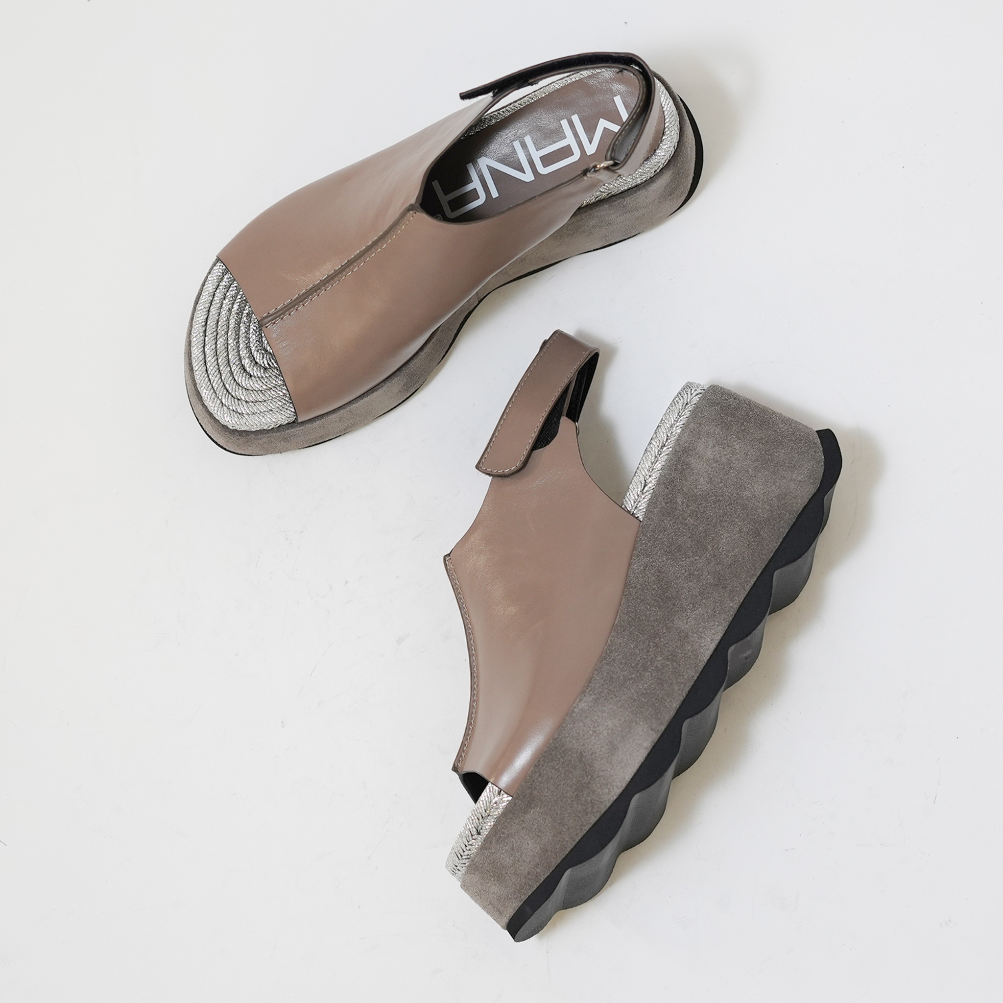 542181 Volume sole jute sandals