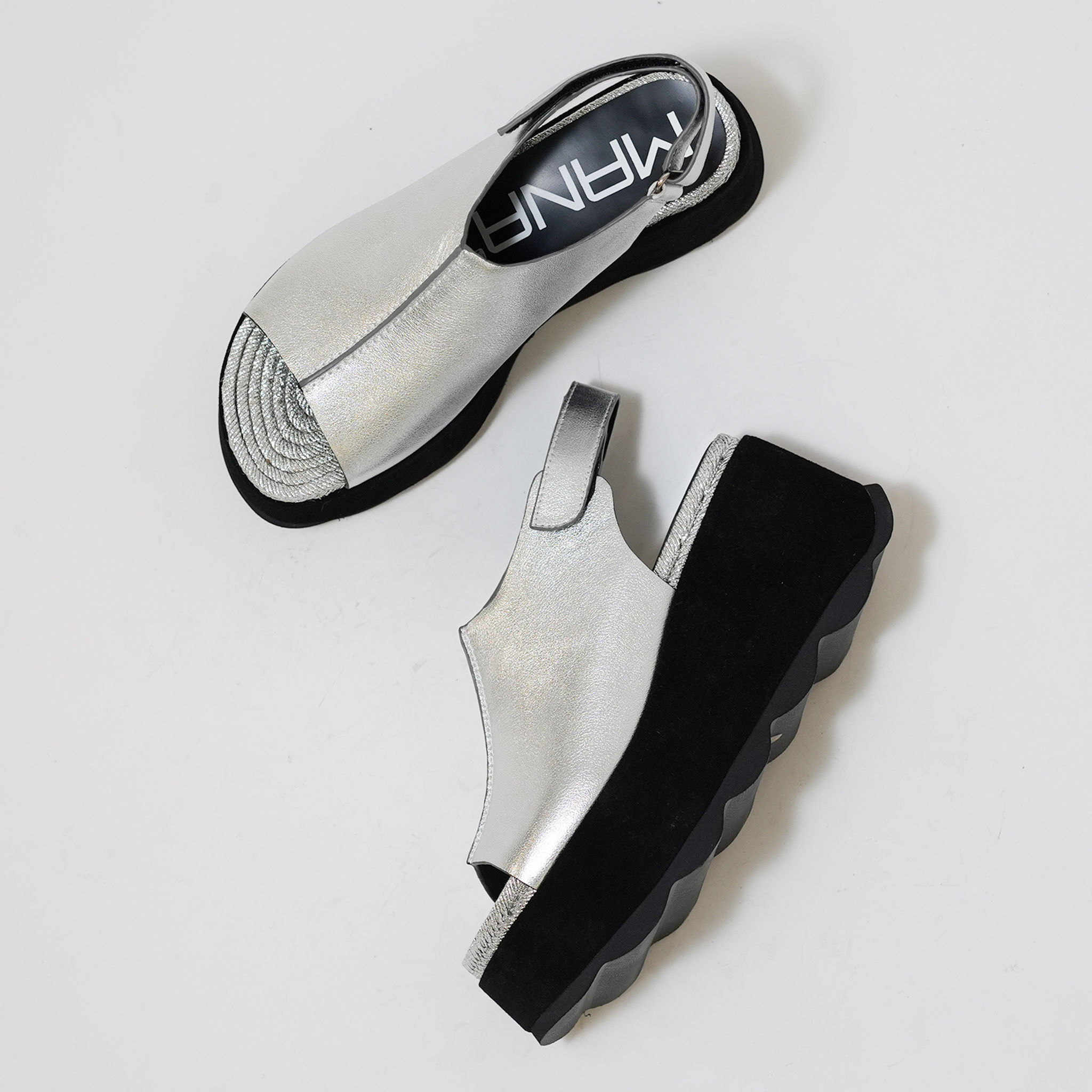542181 Volume sole jute sandals