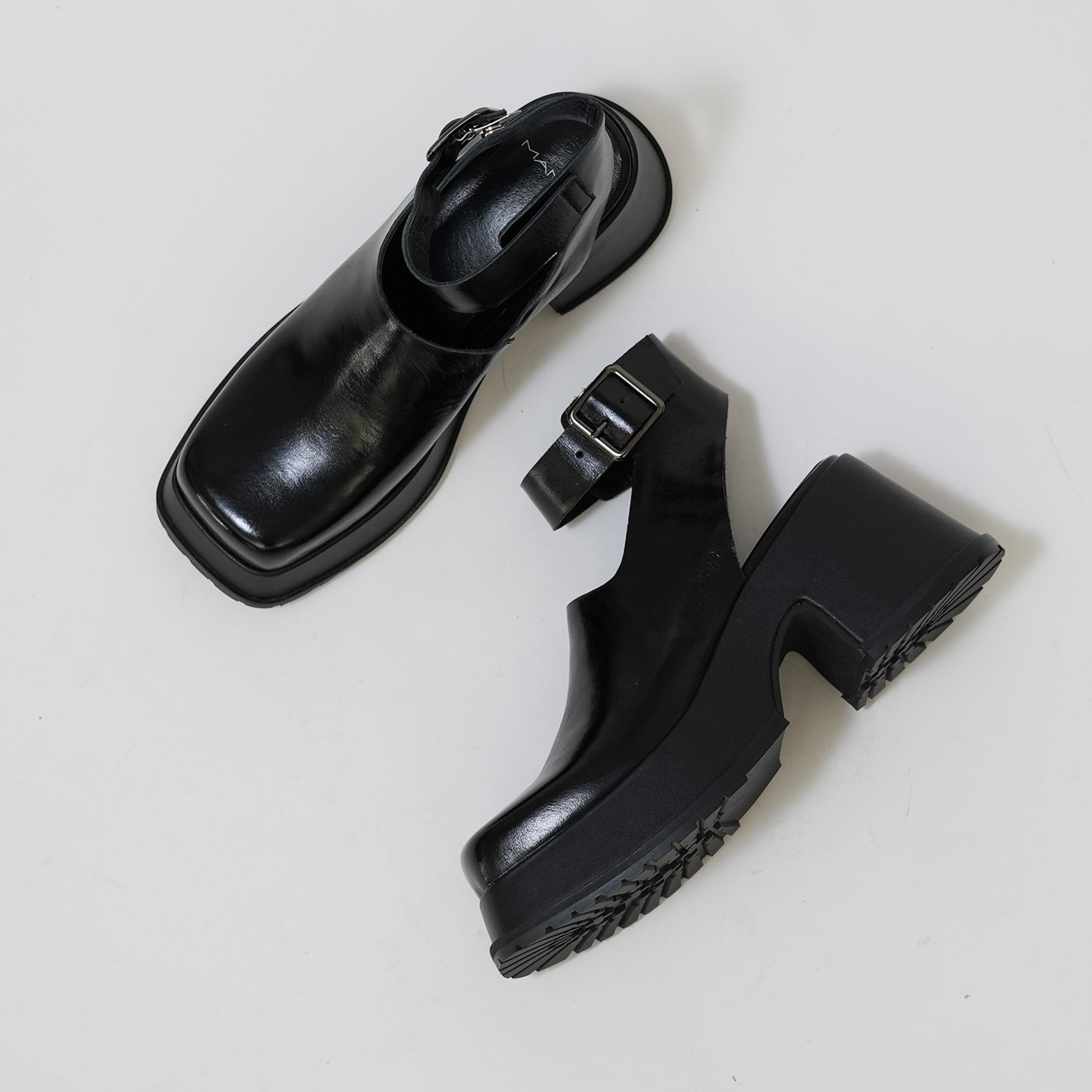 543018 Volume sole square belt
