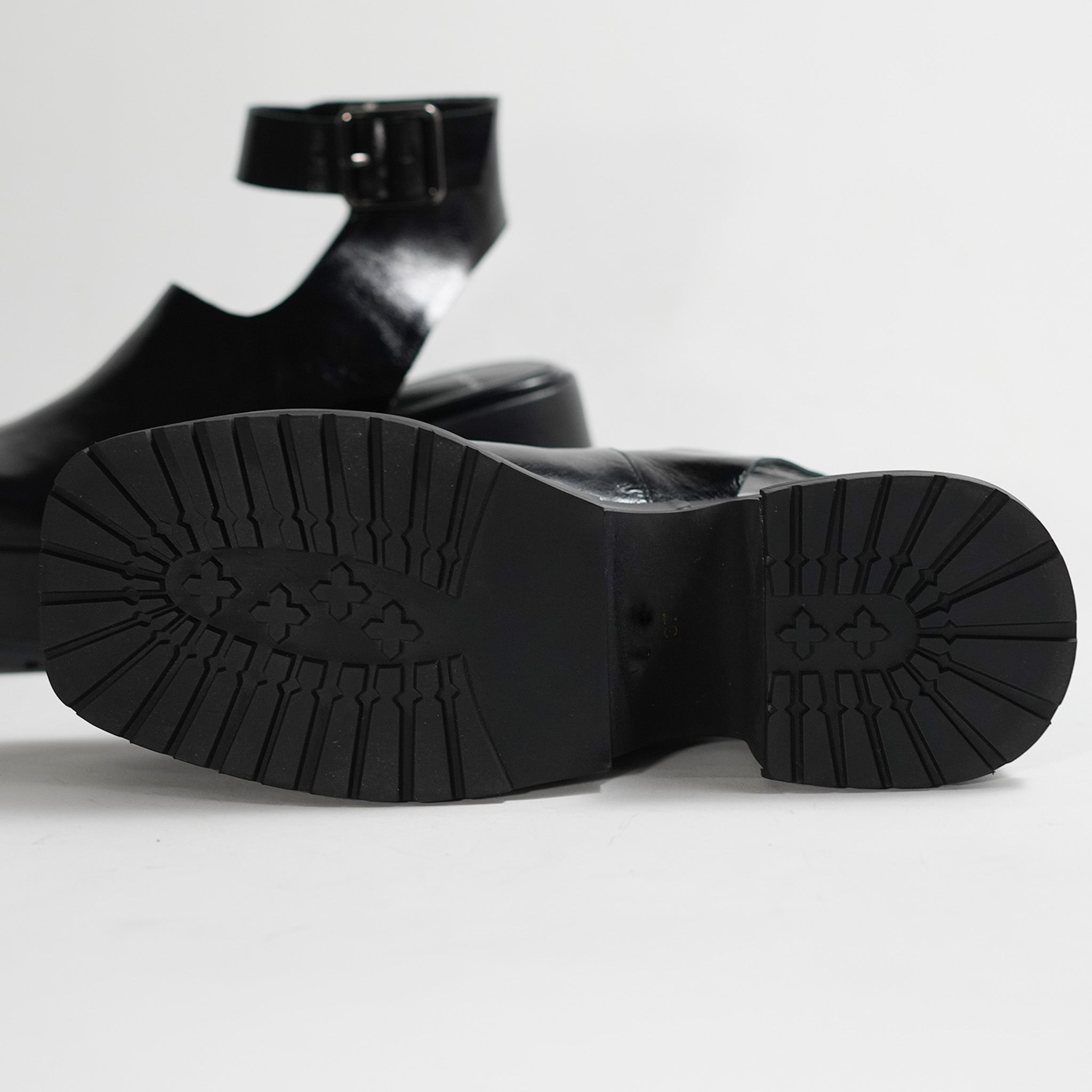 543018 Volume sole square belt