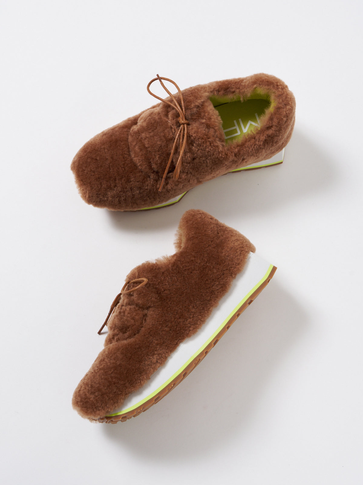 546086 Sheep fur sneakers