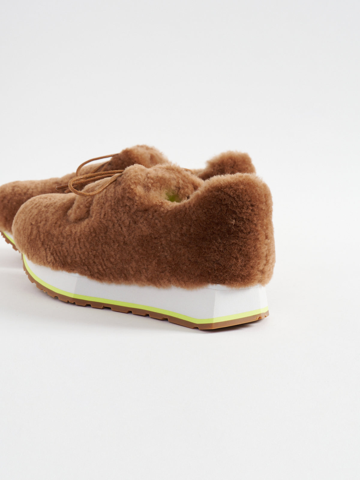 546086 Sheep fur sneakers