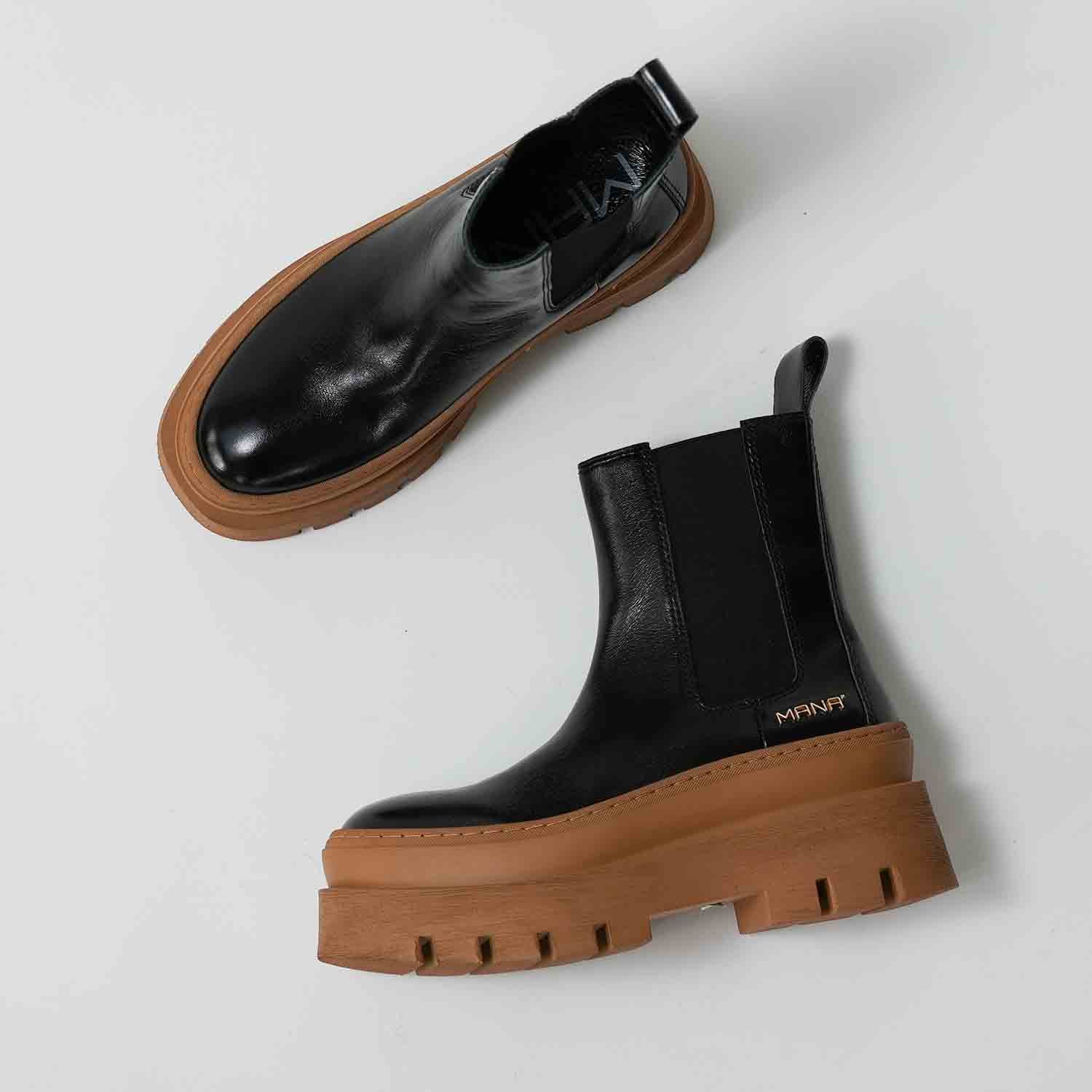 547084 Chunky sole side gore boots